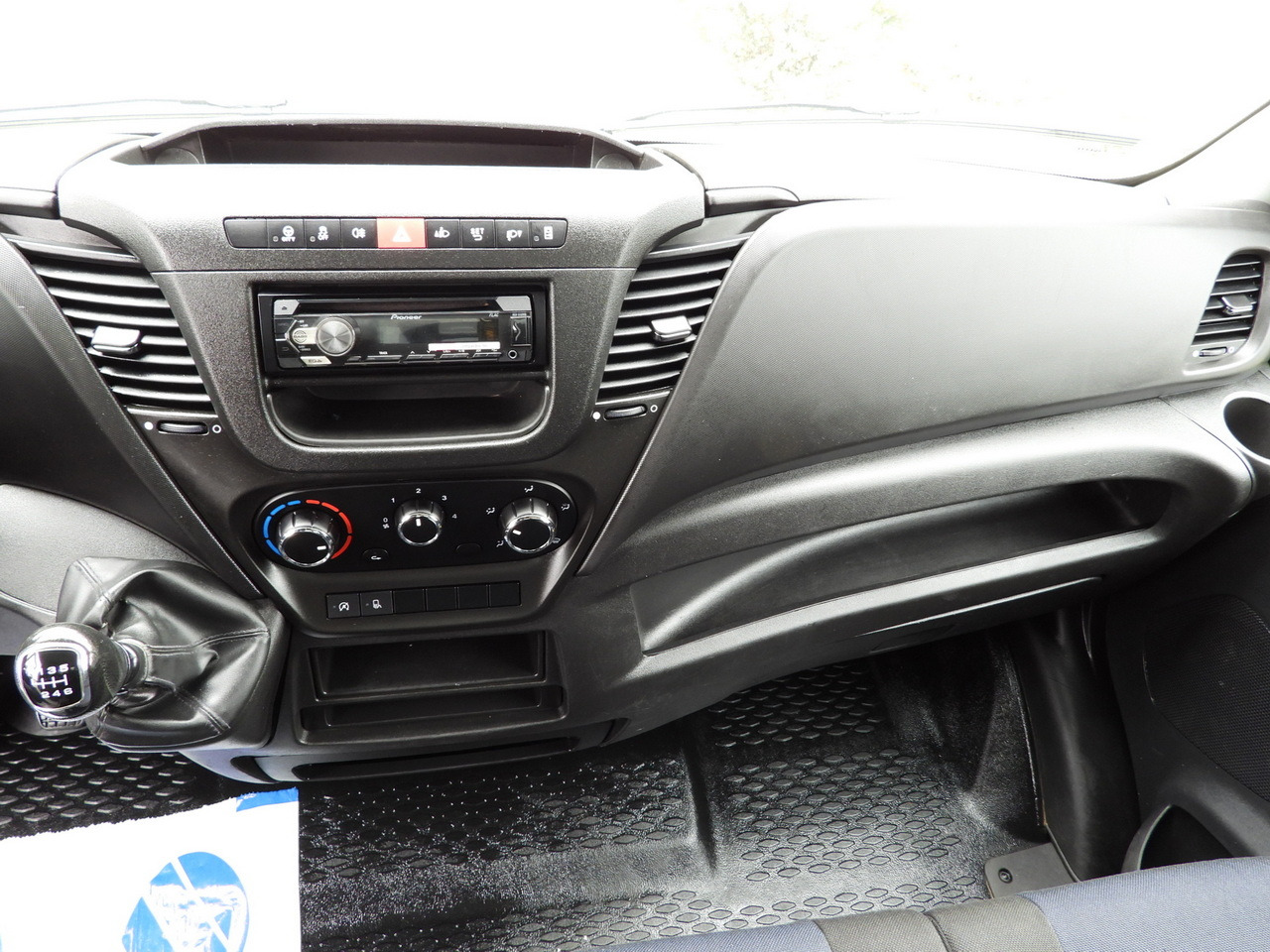 Kipper bestelwagen IVECO DAILY 35C14 TIPPER CRUISE CONTROL TWIN WHEELS 140HP: afbeelding 34 Kipper bestelwagen IVECO DAILY 35C14 TIPPER CRUISE CONTROL TWIN WHEELS 140HP: afbeelding 34