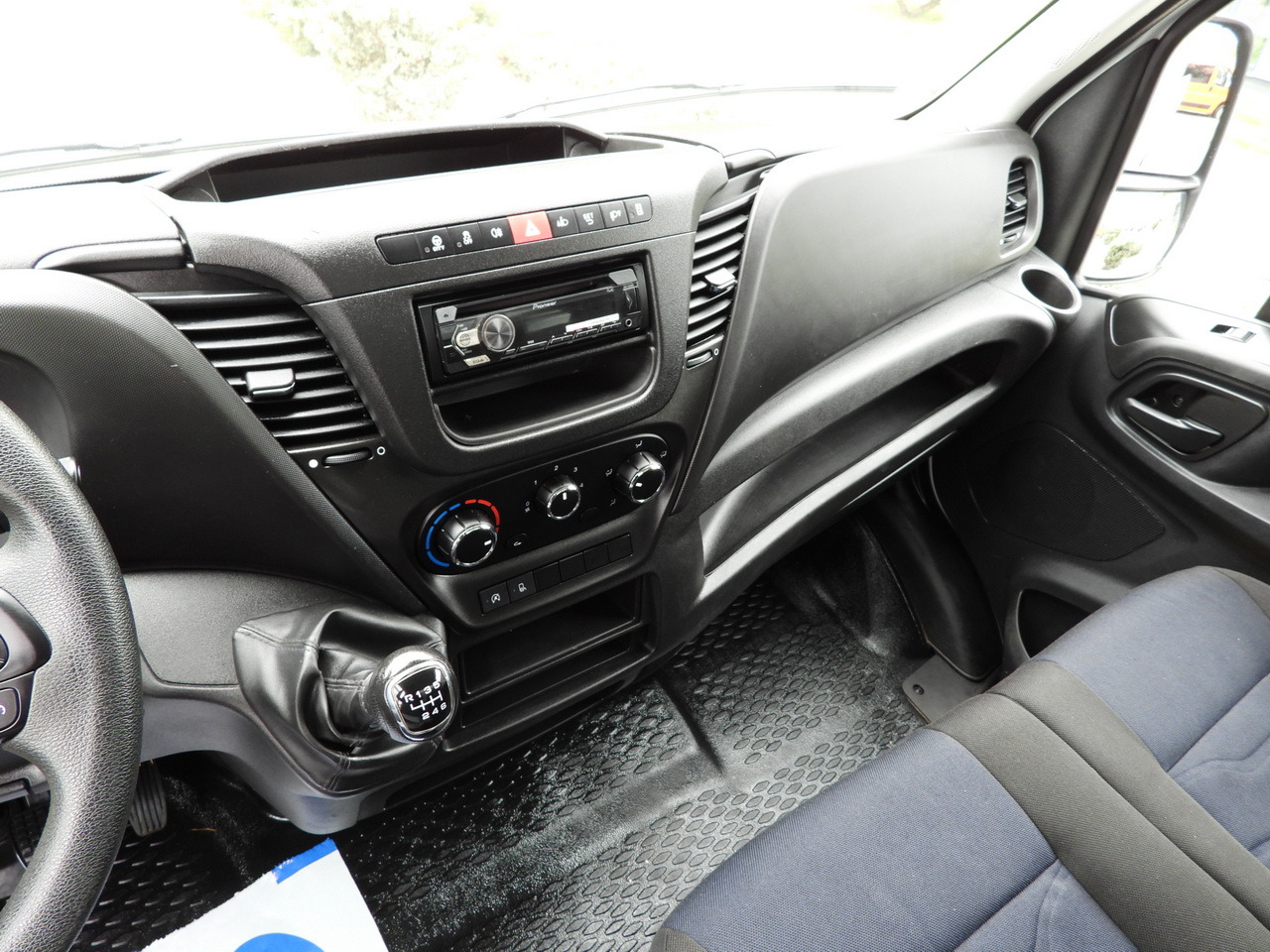 Kipper bestelwagen IVECO DAILY 35C14 TIPPER CRUISE CONTROL TWIN WHEELS 140HP: afbeelding 33 Kipper bestelwagen IVECO DAILY 35C14 TIPPER CRUISE CONTROL TWIN WHEELS 140HP: afbeelding 33