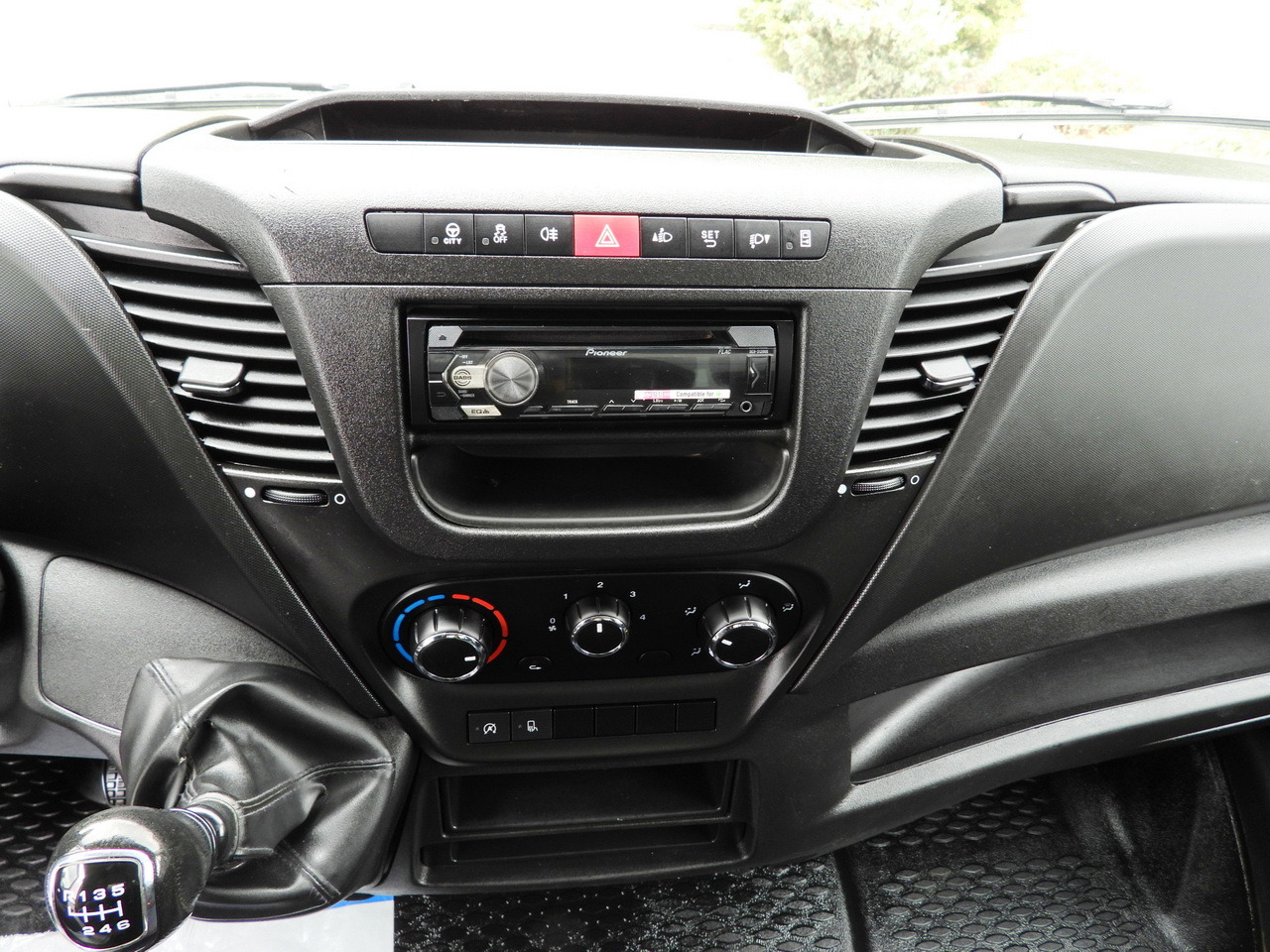 Kipper bestelwagen IVECO DAILY 35C14 TIPPER CRUISE CONTROL TWIN WHEELS 140HP: afbeelding 35 Kipper bestelwagen IVECO DAILY 35C14 TIPPER CRUISE CONTROL TWIN WHEELS 140HP: afbeelding 35