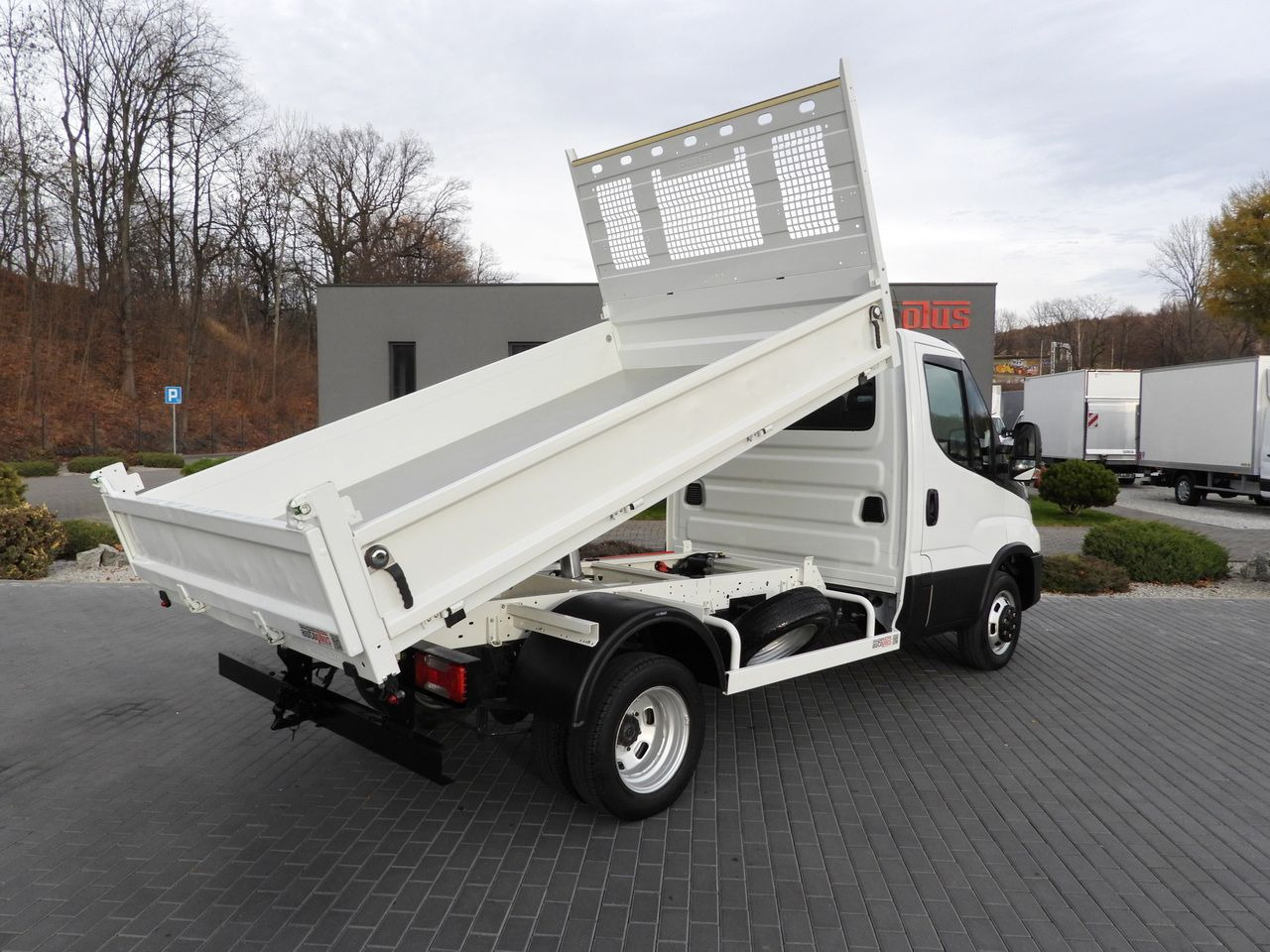 IVECO DAILY 35C14 TIPPER CRUISE CONTROL TWIN WHEELS AIR CONDITIONING 140HP - Kipper bestelwagen: afbeelding 3 IVECO DAILY 35C14 TIPPER CRUISE CONTROL TWIN WHEELS AIR CONDITIONING 140HP - Kipper bestelwagen: afbeelding 3