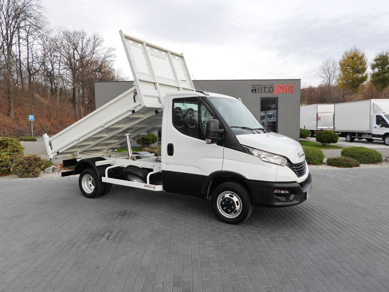 IVECO DAILY 35C14 TIPPER CRUISE CONTROL TWIN WHEELS AIR CONDITIONING 140HP - Kipper bestelwagen: afbeelding 4 IVECO DAILY 35C14 TIPPER CRUISE CONTROL TWIN WHEELS AIR CONDITIONING 140HP - Kipper bestelwagen: afbeelding 4