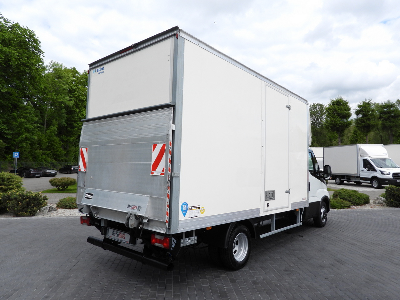 IVECO DAILY 35C16 BOX LIFT 8 PALLETS CRUISE CONTROL TWIN WHEELS AIR CONDITIONING 160HP - Bestelwagen gesloten laadbak: afbeelding 3 IVECO DAILY 35C16 BOX LIFT 8 PALLETS CRUISE CONTROL TWIN WHEELS AIR CONDITIONING 160HP - Bestelwagen gesloten laadbak: afbeelding 3