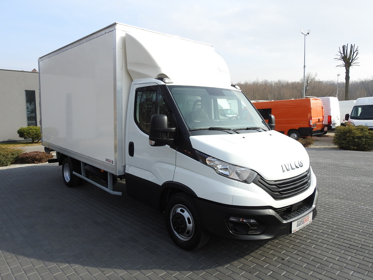 IVECO DAILY 35C16 BOX LIFT 8 PALLETS CRUISE CONTROL TWIN WHEELS AIR CONDITIONING 160HP - Bestelwagen gesloten laadbak: afbeelding 4 IVECO DAILY 35C16 BOX LIFT 8 PALLETS CRUISE CONTROL TWIN WHEELS AIR CONDITIONING 160HP - Bestelwagen gesloten laadbak: afbeelding 4