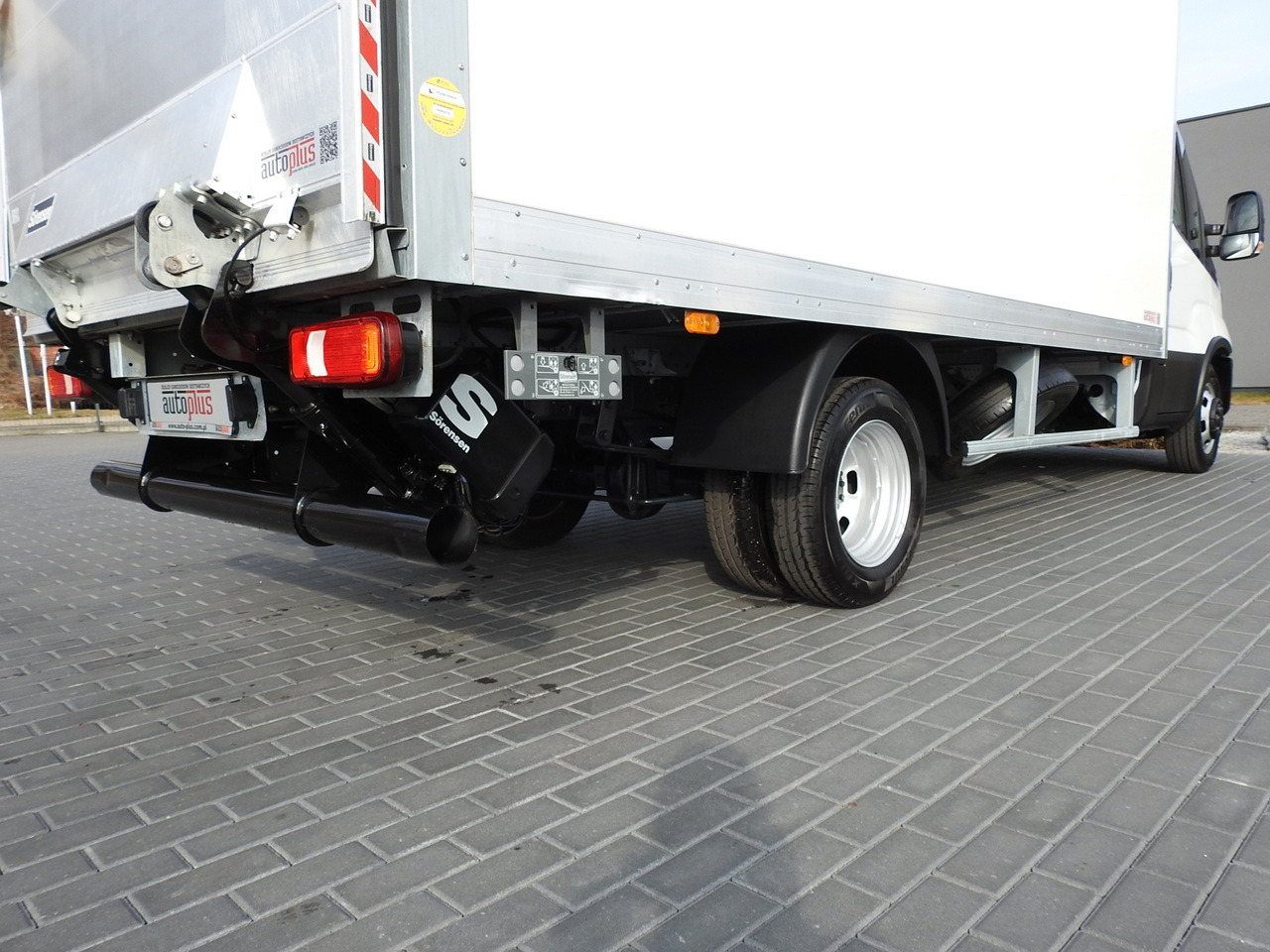 Bestelwagen gesloten laadbak IVECO DAILY 35C16 BOX LIFT 8 PALLETS CRUISE CONTROL TWIN WHEELS AIR CONDITIONING 160HP: afbeelding 17 Bestelwagen gesloten laadbak IVECO DAILY 35C16 BOX LIFT 8 PALLETS CRUISE CONTROL TWIN WHEELS AIR CONDITIONING 160HP: afbeelding 17