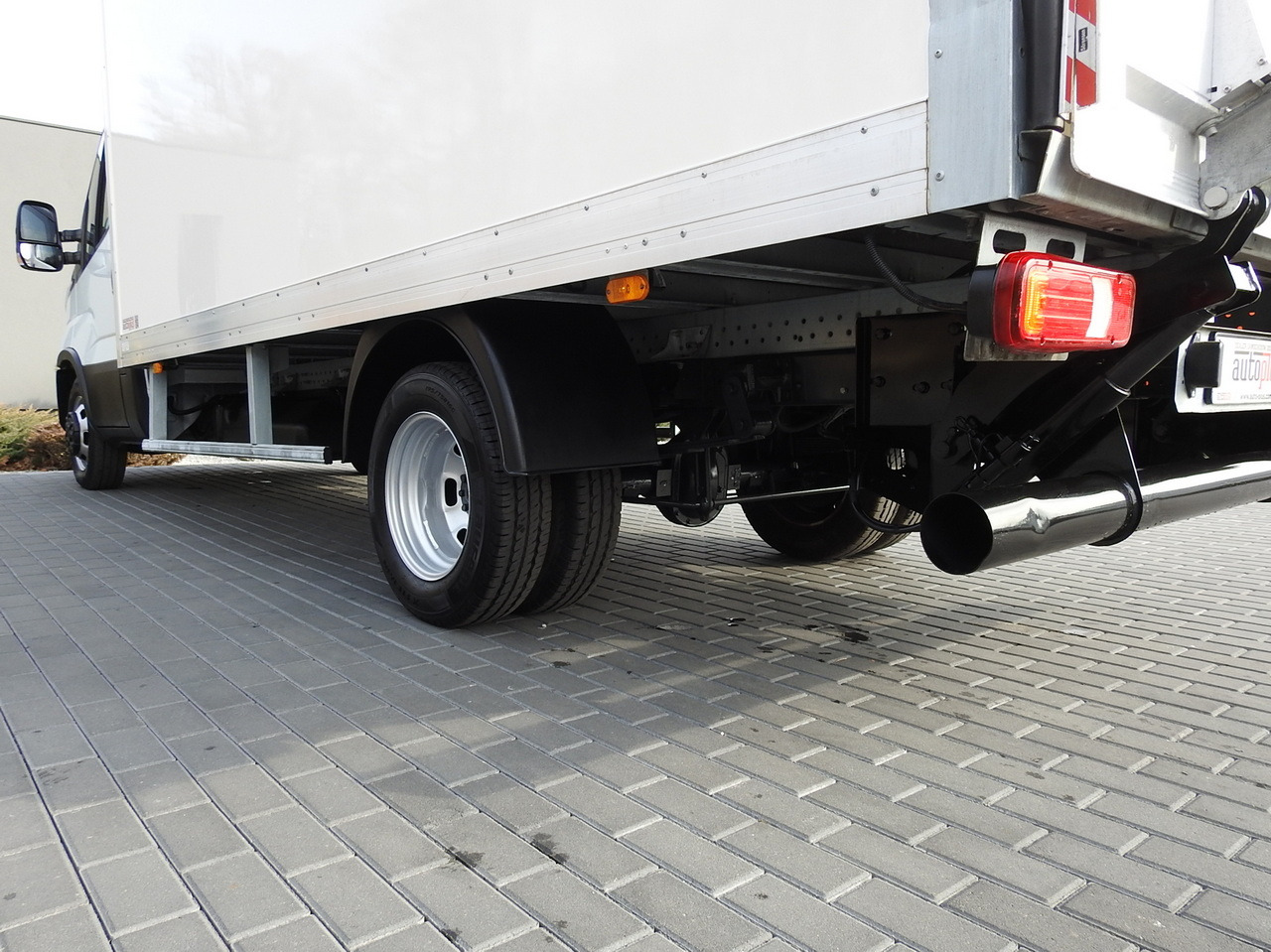 Bestelwagen gesloten laadbak IVECO DAILY 35C16 BOX LIFT 8 PALLETS CRUISE CONTROL TWIN WHEELS AIR CONDITIONING 160HP: afbeelding 16 Bestelwagen gesloten laadbak IVECO DAILY 35C16 BOX LIFT 8 PALLETS CRUISE CONTROL TWIN WHEELS AIR CONDITIONING 160HP: afbeelding 16
