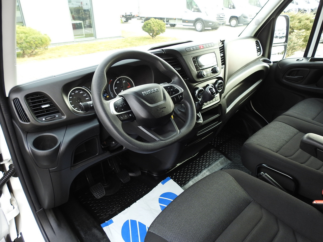 IVECO DAILY 35C16 BOX LIFT 8 PALLETS CRUISE CONTROL TWIN WHEELS AIR CONDITIONING  160HP - Koelwagen: afbeelding 2 IVECO DAILY 35C16 BOX LIFT 8 PALLETS CRUISE CONTROL TWIN WHEELS AIR CONDITIONING  160HP - Koelwagen: afbeelding 2