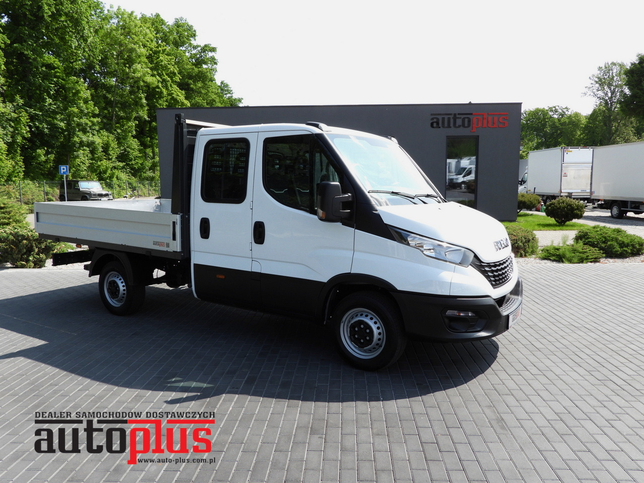 IVECO DAILY 35S12 STAKE BODY DOUBLE CABIN DOKA 7 SEATS AIR CONDITIONING 120HP - Bestelwagen met dubbele cabine: afbeelding 1 IVECO DAILY 35S12 STAKE BODY DOUBLE CABIN DOKA 7 SEATS AIR CONDITIONING 120HP - Bestelwagen met dubbele cabine: afbeelding 1