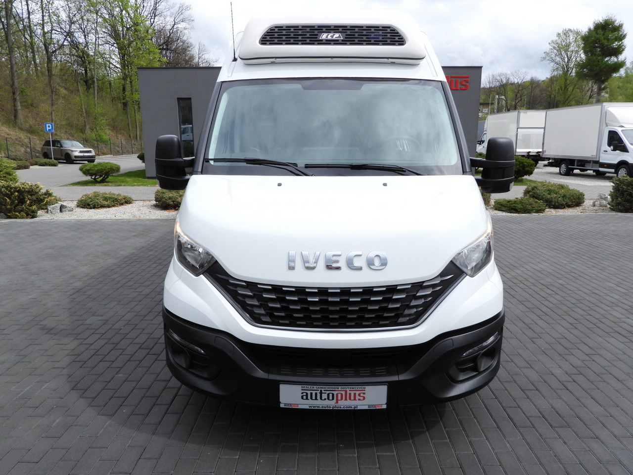 IVECO DAILY 35S14 REFRIGERATOR VAN 0*C POWER SUPPLY 230V CRUISE CONTROL AUTOMATIC TRANSMISSION HI-MATIC AIR CONDITIONING 140HP - Koelwagen: afbeelding 5 IVECO DAILY 35S14 REFRIGERATOR VAN 0*C POWER SUPPLY 230V CRUISE CONTROL AUTOMATIC TRANSMISSION HI-MATIC AIR CONDITIONING 140HP - Koelwagen: afbeelding 5