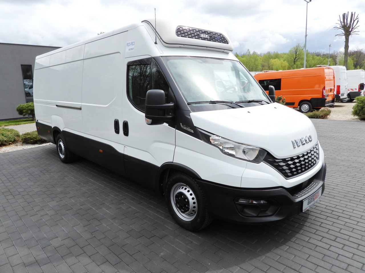 IVECO DAILY 35S14 REFRIGERATOR VAN 0*C POWER SUPPLY 230V CRUISE CONTROL AUTOMATIC TRANSMISSION HI-MATIC AIR CONDITIONING 140HP - Koelwagen: afbeelding 4 IVECO DAILY 35S14 REFRIGERATOR VAN 0*C POWER SUPPLY 230V CRUISE CONTROL AUTOMATIC TRANSMISSION HI-MATIC AIR CONDITIONING 140HP - Koelwagen: afbeelding 4