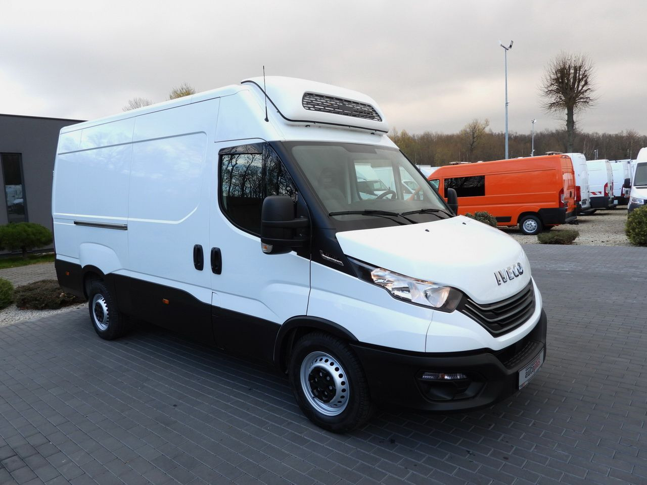 IVECO DAILY 35S14 REFRIGERATOR VAN 0*C POWER SUPPLY 230V NAVIGATION AUTOMATIC TRANSMISSION AIR CONDITIONING 140HP - Koelwagen: afbeelding 4 IVECO DAILY 35S14 REFRIGERATOR VAN 0*C POWER SUPPLY 230V NAVIGATION AUTOMATIC TRANSMISSION AIR CONDITIONING 140HP - Koelwagen: afbeelding 4