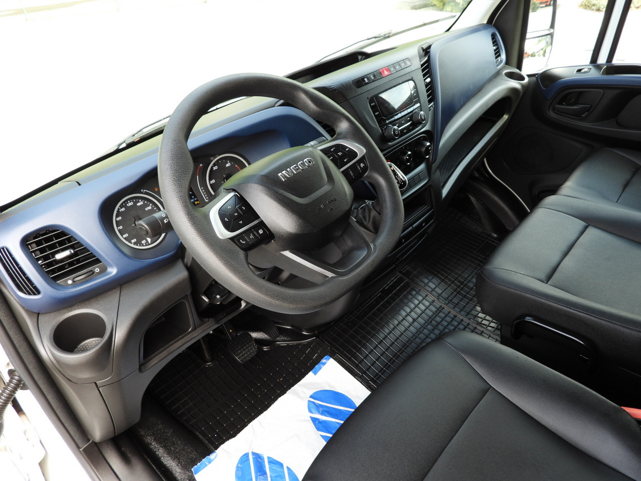 IVECO DAILY 35S14 REFRIGERATOR VAN -10*C POWER SUPPLY 230V CRUISE CONTROL AUTOMATIC TRANSMISSION HI-MATIC AIR CONDITIONING 140HP - Koelwagen: afbeelding 2 IVECO DAILY 35S14 REFRIGERATOR VAN -10*C POWER SUPPLY 230V CRUISE CONTROL AUTOMATIC TRANSMISSION HI-MATIC AIR CONDITIONING 140HP - Koelwagen: afbeelding 2