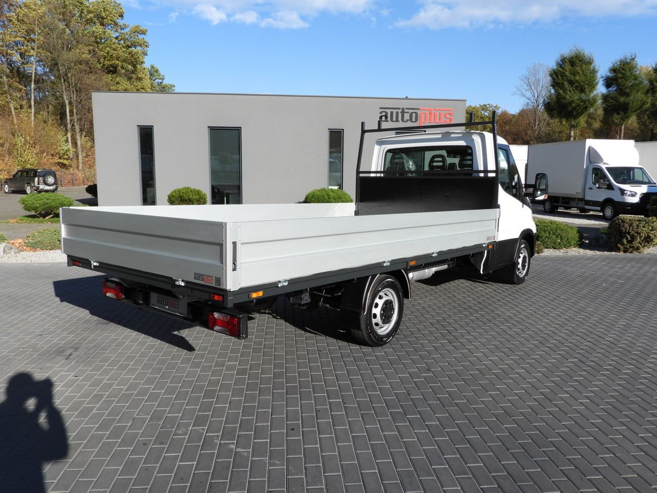 IVECO DAILY 35S14 STAKE BODY 8 PALLETS CRUISE CONTROL AIR CONDITIONING 140HP - Bestelwagen open laadbak: afbeelding 3 IVECO DAILY 35S14 STAKE BODY 8 PALLETS CRUISE CONTROL AIR CONDITIONING 140HP - Bestelwagen open laadbak: afbeelding 3