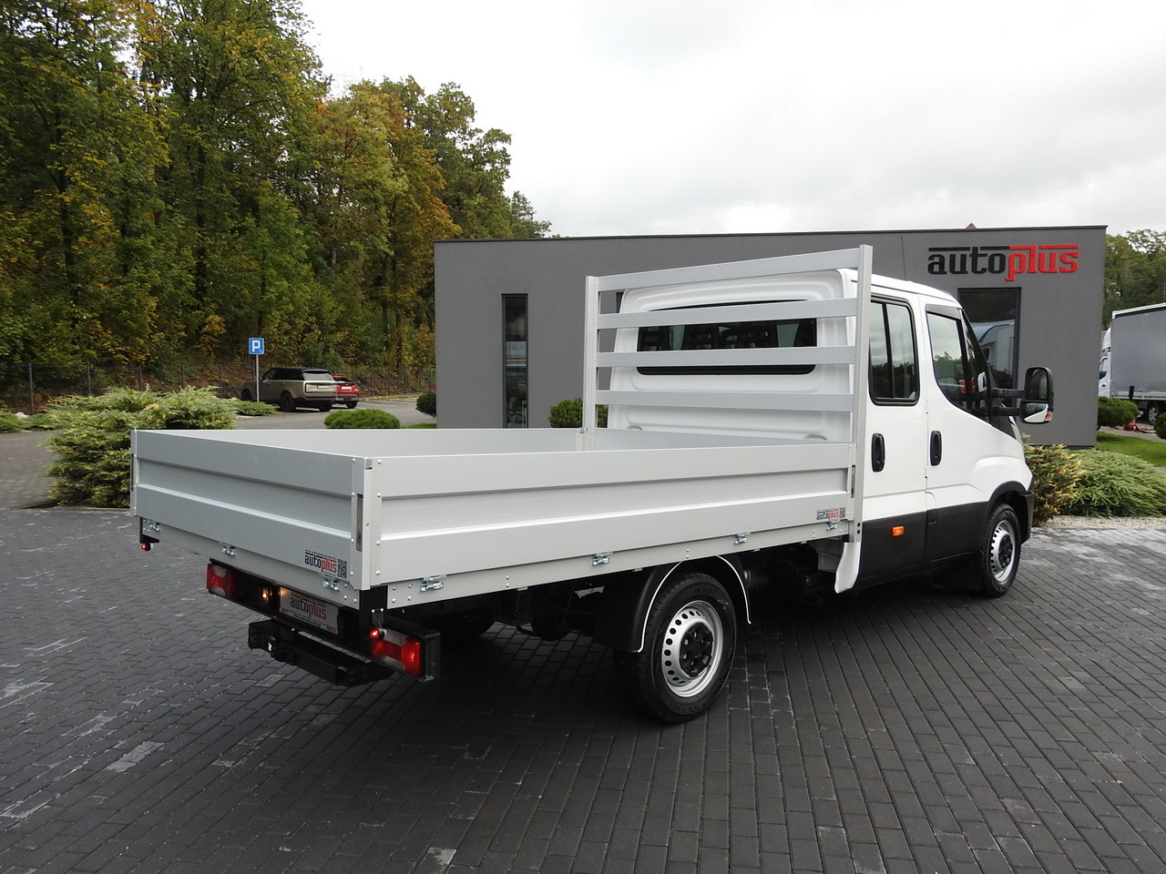IVECO DAILY 35S15 STAKE BODY DOUBLE CABIN DOKA 7 SEATS AIR CONDITIONING 150HP - Bestelwagen met dubbele cabine: afbeelding 3 IVECO DAILY 35S15 STAKE BODY DOUBLE CABIN DOKA 7 SEATS AIR CONDITIONING 150HP - Bestelwagen met dubbele cabine: afbeelding 3