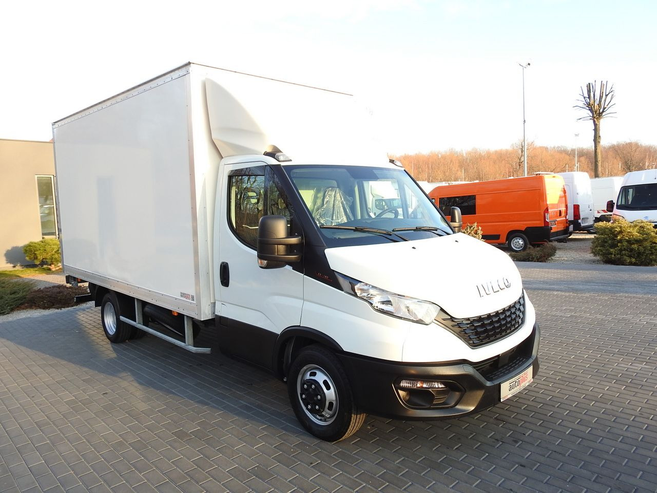 IVECO DAILY 35S16 BOX LIFT 8 PALLETS CRUISE CONTROL AIR CONDITIONING TWIN WHEELS 160HP - Bestelwagen gesloten laadbak: afbeelding 4 IVECO DAILY 35S16 BOX LIFT 8 PALLETS CRUISE CONTROL AIR CONDITIONING TWIN WHEELS 160HP - Bestelwagen gesloten laadbak: afbeelding 4