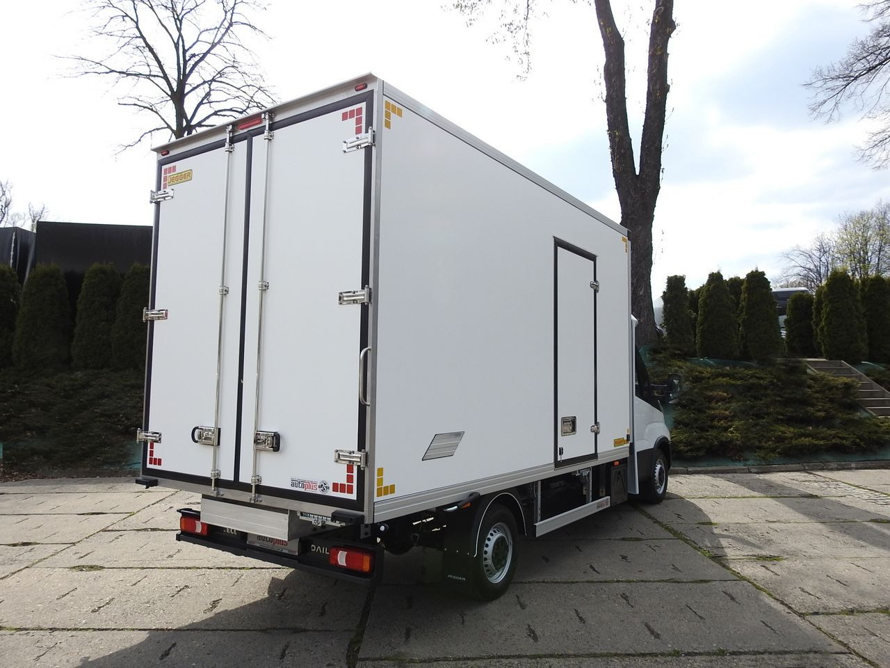 IVECO DAILY 35S16 NEW REGRIGERATOR BOX -10*C 8 PALLETS HEATING FUNCTION POWER SUPPLY 230V CRUISE CONTROL AIR CONDITIONING 160HP - Koelwagen: afbeelding 3 IVECO DAILY 35S16 NEW REGRIGERATOR BOX -10*C 8 PALLETS HEATING FUNCTION POWER SUPPLY 230V CRUISE CONTROL AIR CONDITIONING 160HP - Koelwagen: afbeelding 3