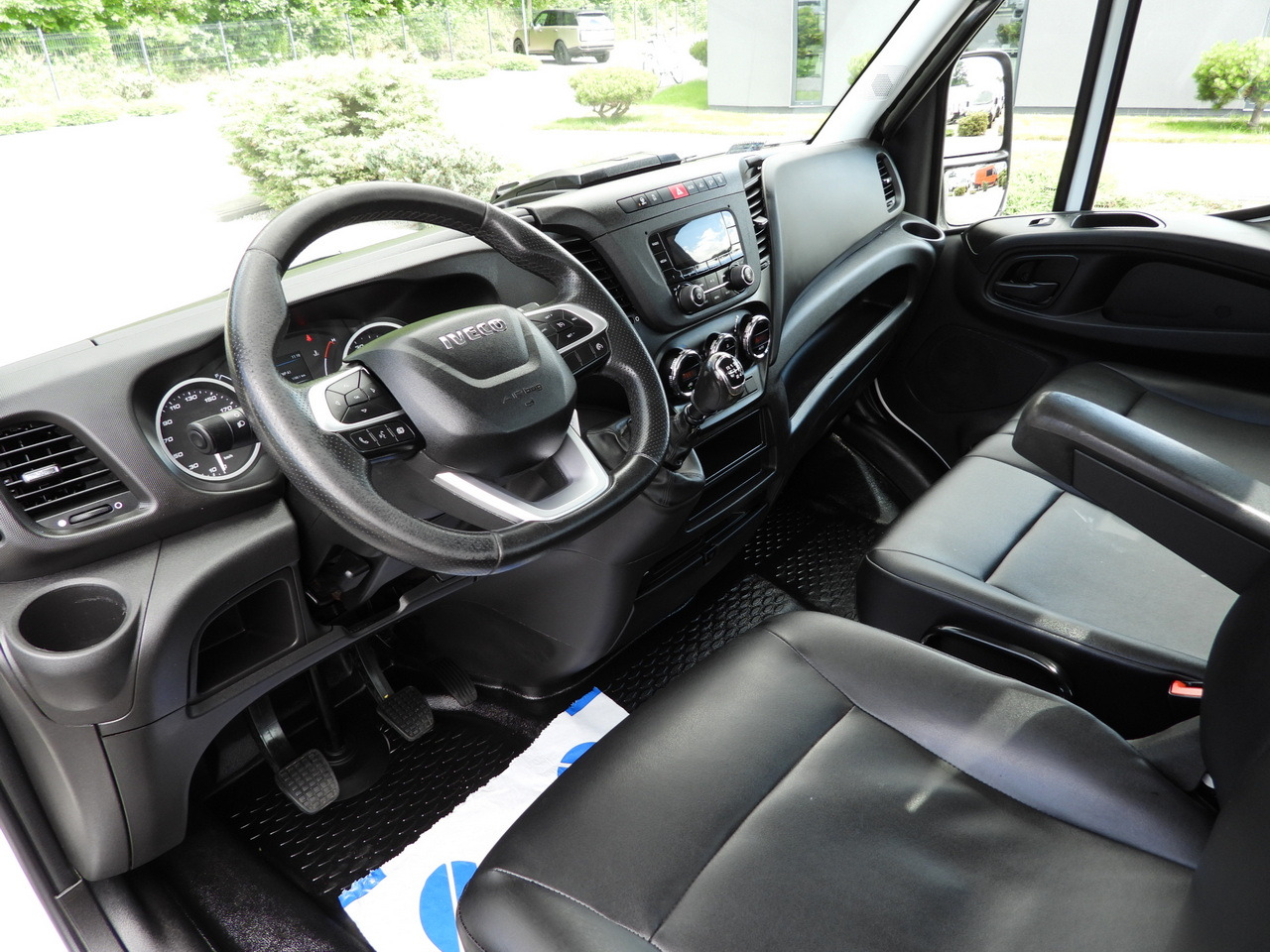 IVECO DAILY 35S16 STAKE BODY 10 PALLETS CRUISE CONTROL AIR CONDITIONING 160HP - Bestelwagen open laadbak: afbeelding 2 IVECO DAILY 35S16 STAKE BODY 10 PALLETS CRUISE CONTROL AIR CONDITIONING 160HP - Bestelwagen open laadbak: afbeelding 2