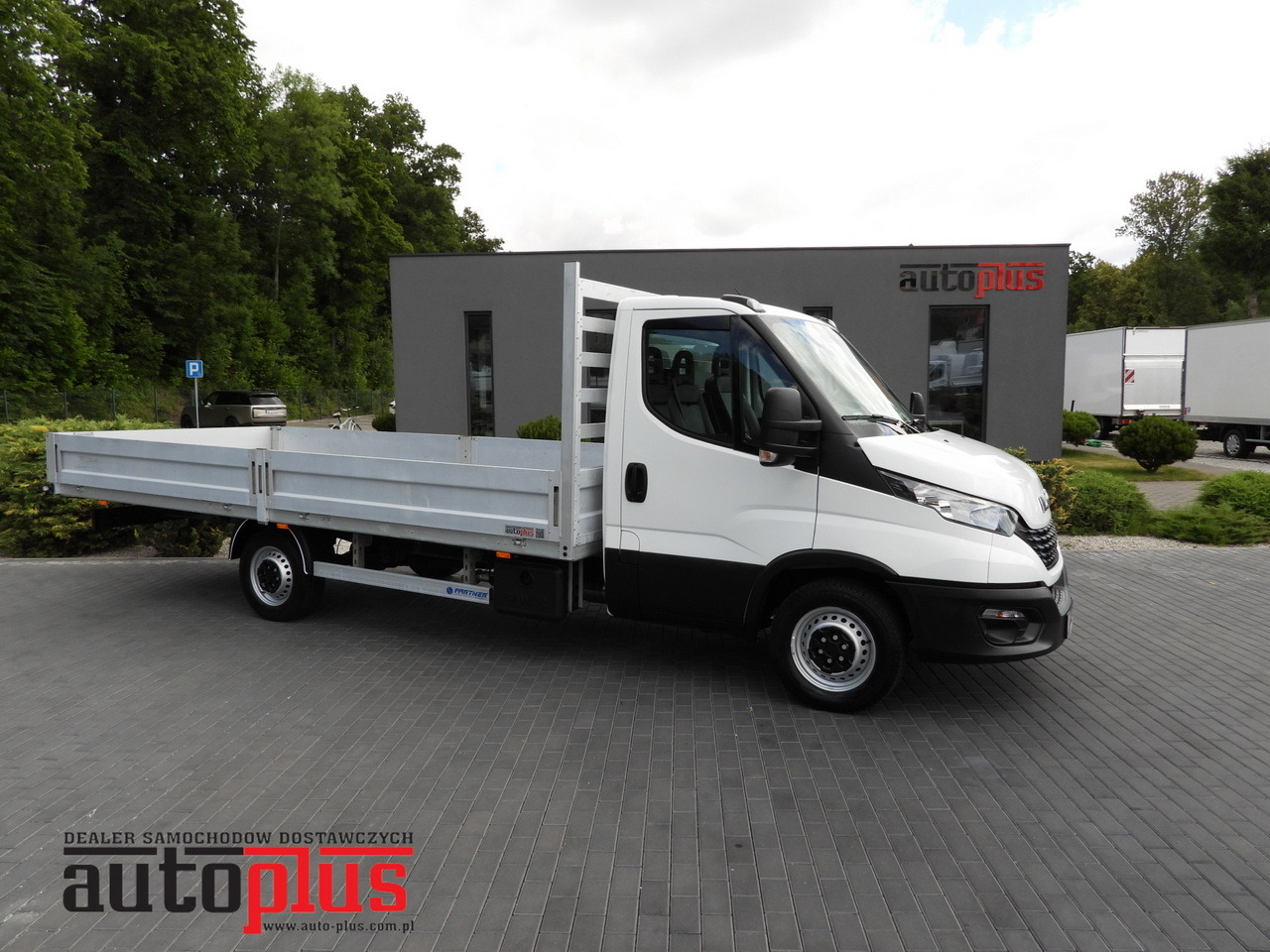 IVECO DAILY 35S16 STAKE BODY 10 PALLETS CRUISE CONTROL AIR CONDITIONING 160HP - Bestelwagen open laadbak: afbeelding 1 IVECO DAILY 35S16 STAKE BODY 10 PALLETS CRUISE CONTROL AIR CONDITIONING 160HP - Bestelwagen open laadbak: afbeelding 1