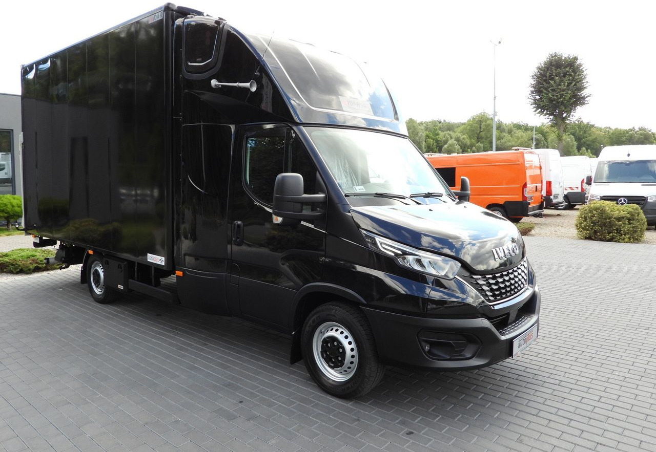 IVECO DAILY 35S18 BOX LIFT 8 PALLETS WEBASTO CRUISE CONTROL NAVIGATION LED LIGHTS PNEUMATICS AIR CONDITIONING 180HP - Bestelwagen gesloten laadbak: afbeelding 4 IVECO DAILY 35S18 BOX LIFT 8 PALLETS WEBASTO CRUISE CONTROL NAVIGATION LED LIGHTS PNEUMATICS AIR CONDITIONING 180HP - Bestelwagen gesloten laadbak: afbeelding 4