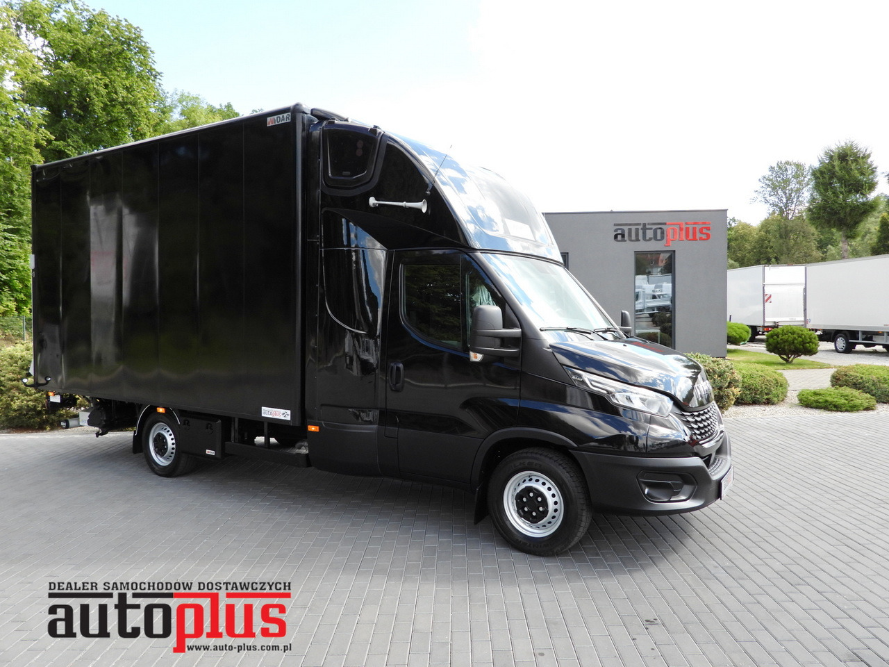 IVECO DAILY 35S18 BOX LIFT 8 PALLETS WEBASTO CRUISE CONTROL NAVIGATION LED LIGHTS PNEUMATICS AIR CONDITIONING 180HP - Bestelwagen gesloten laadbak: afbeelding 1 IVECO DAILY 35S18 BOX LIFT 8 PALLETS WEBASTO CRUISE CONTROL NAVIGATION LED LIGHTS PNEUMATICS AIR CONDITIONING 180HP - Bestelwagen gesloten laadbak: afbeelding 1