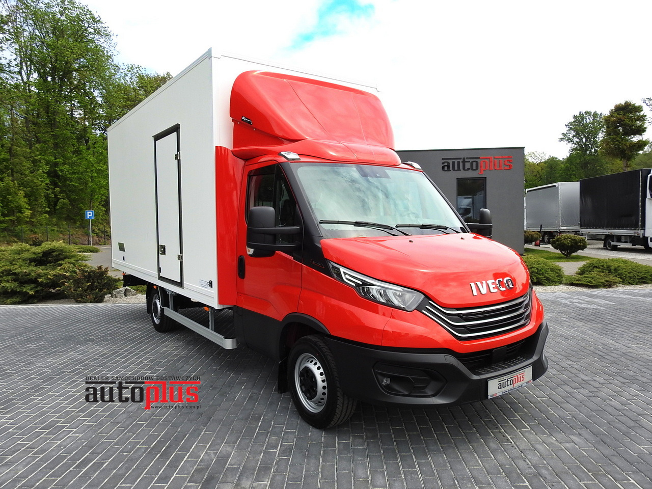 IVECO DAILY 35S18 NEW BOX 10 PALLETS CRUISE CONTROL NAVIGATION AIR CONDITIONING LED LIGHTS GUARANTEE 180HP - Bestelwagen gesloten laadbak: afbeelding 1 IVECO DAILY 35S18 NEW BOX 10 PALLETS CRUISE CONTROL NAVIGATION AIR CONDITIONING LED LIGHTS GUARANTEE 180HP - Bestelwagen gesloten laadbak: afbeelding 1