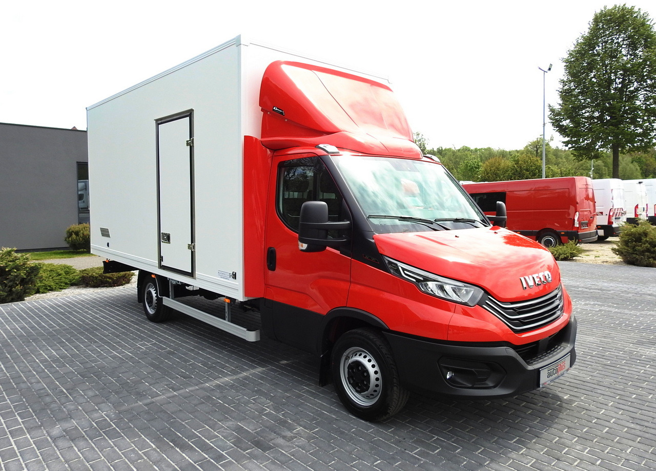 IVECO DAILY 35S18 NEW BOX 10 PALLETS CRUISE CONTROL NAVIGATION AIR CONDITIONING LED LIGHTS GUARANTEE 180HP - Bestelwagen gesloten laadbak: afbeelding 4 IVECO DAILY 35S18 NEW BOX 10 PALLETS CRUISE CONTROL NAVIGATION AIR CONDITIONING LED LIGHTS GUARANTEE 180HP - Bestelwagen gesloten laadbak: afbeelding 4