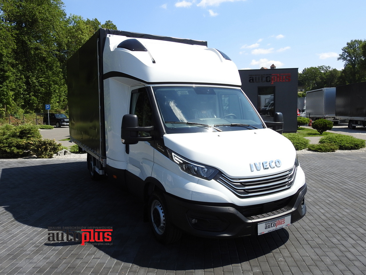 IVECO DAILY 35S18 NEW TARPAULIN 8 PALLETS CRUISE CONTROL NAVIGATION LED LIGHTS AUTOMATIC TRANSMISSION HI-MATIC MANUFACTURERS WARRANTY 180HP - Schuifzeilen bestelwagen: afbeelding 1 IVECO DAILY 35S18 NEW TARPAULIN 8 PALLETS CRUISE CONTROL NAVIGATION LED LIGHTS AUTOMATIC TRANSMISSION HI-MATIC MANUFACTURERS WARRANTY 180HP - Schuifzeilen bestelwagen: afbeelding 1