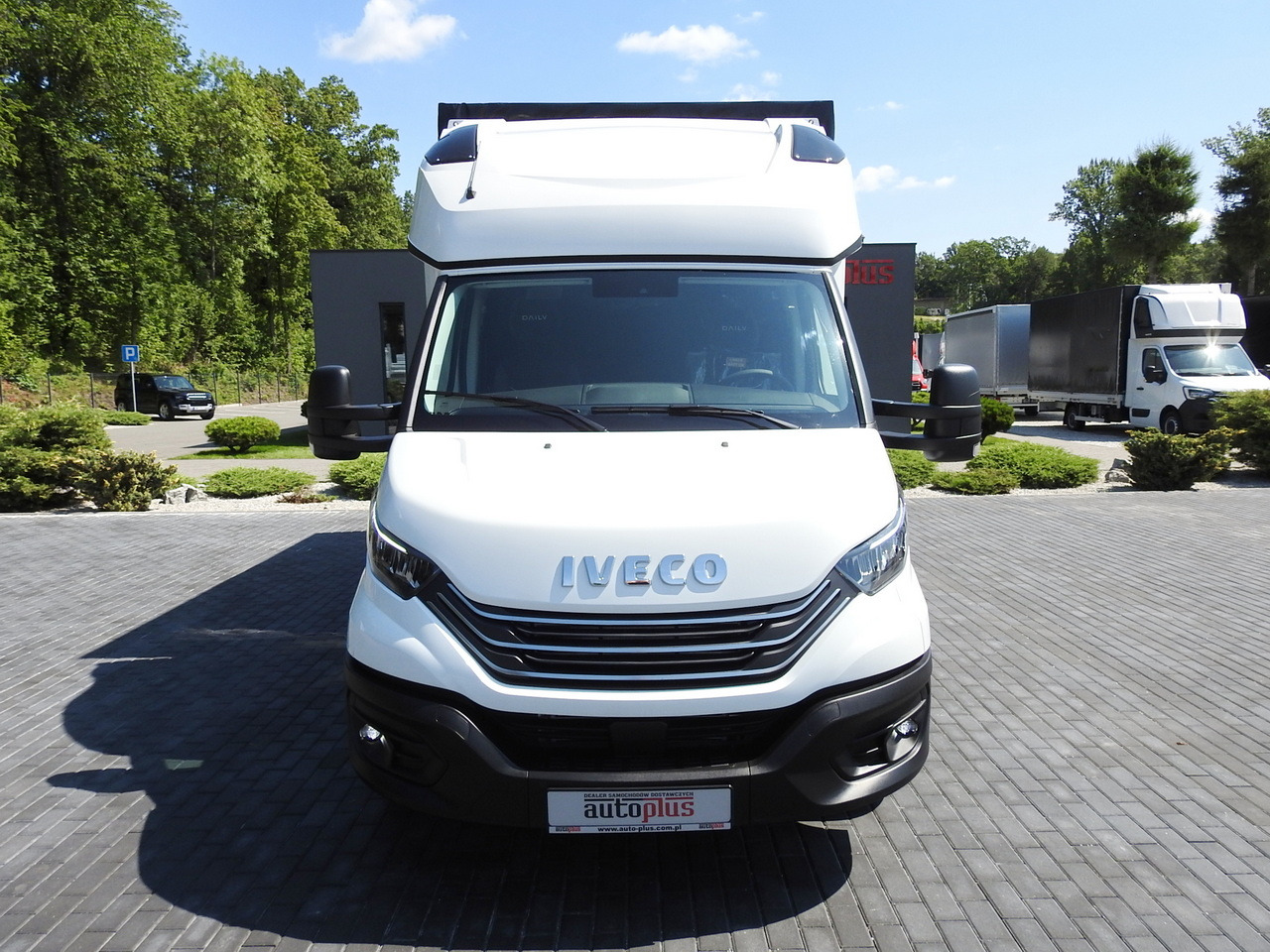 IVECO DAILY 35S18 NEW TARPAULIN 8 PALLETS CRUISE CONTROL NAVIGATION LED LIGHTS AUTOMATIC TRANSMISSION HI-MATIC MANUFACTURERS WARRANTY 180HP - Schuifzeilen bestelwagen: afbeelding 5 IVECO DAILY 35S18 NEW TARPAULIN 8 PALLETS CRUISE CONTROL NAVIGATION LED LIGHTS AUTOMATIC TRANSMISSION HI-MATIC MANUFACTURERS WARRANTY 180HP - Schuifzeilen bestelwagen: afbeelding 5