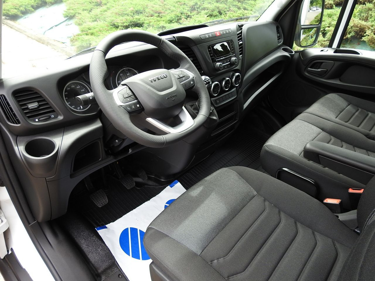 IVECO DAILY 35S18 NEW TARPAULIN WEBASTO CRUISE CONTROL AIR CONDITIONING 180HP - Schuifzeilen bestelwagen: afbeelding 2 IVECO DAILY 35S18 NEW TARPAULIN WEBASTO CRUISE CONTROL AIR CONDITIONING 180HP - Schuifzeilen bestelwagen: afbeelding 2