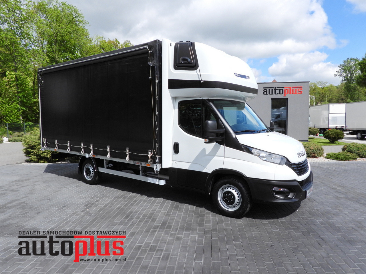 IVECO DAILY 35S18 TARPAULIN 10 PALLETS WEBASTO CRUISE CONTROL AIR CONDITIONING 180HP - Schuifzeilen bestelwagen: afbeelding 1 IVECO DAILY 35S18 TARPAULIN 10 PALLETS WEBASTO CRUISE CONTROL AIR CONDITIONING 180HP - Schuifzeilen bestelwagen: afbeelding 1