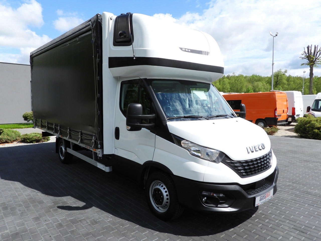 IVECO DAILY 35S18 TARPAULIN 10 PALLETS WEBASTO CRUISE CONTROL AIR CONDITIONING 180HP - Schuifzeilen bestelwagen: afbeelding 4 IVECO DAILY 35S18 TARPAULIN 10 PALLETS WEBASTO CRUISE CONTROL AIR CONDITIONING 180HP - Schuifzeilen bestelwagen: afbeelding 4