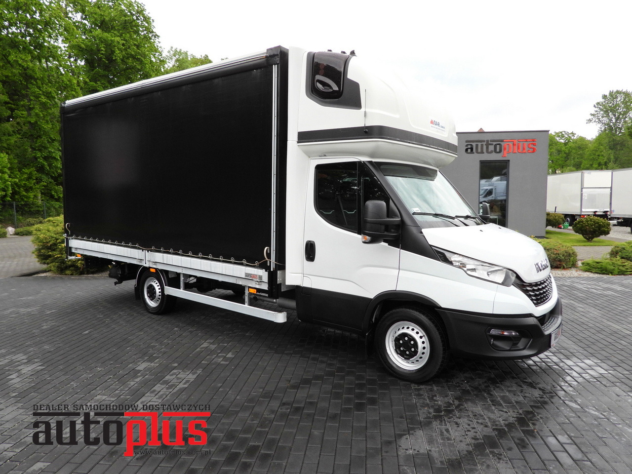 IVECO DAILY 35S18 TARPAULIN 10 PALLETS WEBASTO CRUISE CONTROL AIR CONDITIONING 180HP - Schuifzeilen bestelwagen: afbeelding 1 IVECO DAILY 35S18 TARPAULIN 10 PALLETS WEBASTO CRUISE CONTROL AIR CONDITIONING 180HP - Schuifzeilen bestelwagen: afbeelding 1
