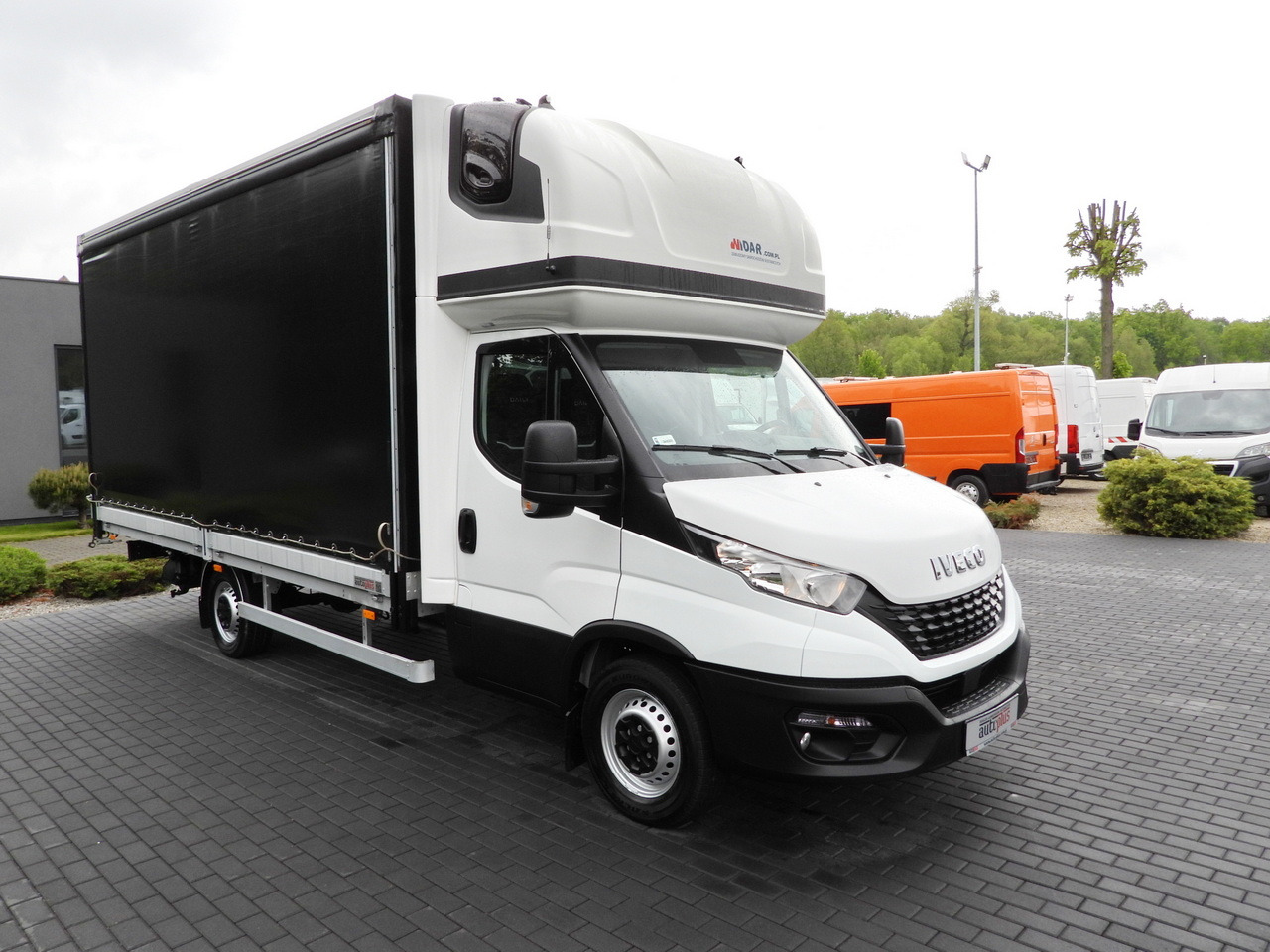 IVECO DAILY 35S18 TARPAULIN 10 PALLETS WEBASTO CRUISE CONTROL AIR CONDITIONING 180HP - Schuifzeilen bestelwagen: afbeelding 4 IVECO DAILY 35S18 TARPAULIN 10 PALLETS WEBASTO CRUISE CONTROL AIR CONDITIONING 180HP - Schuifzeilen bestelwagen: afbeelding 4