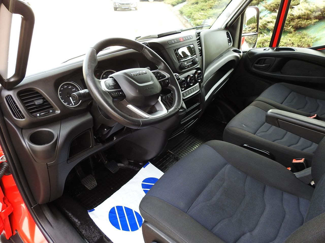 IVECO DAILY 35S18 TARPAULIN 10 PALLETS WEBASTO CRUISE CONTROL LED LIGHTS AIR CONDITIONING 180HP - Schuifzeilen bestelwagen: afbeelding 2 IVECO DAILY 35S18 TARPAULIN 10 PALLETS WEBASTO CRUISE CONTROL LED LIGHTS AIR CONDITIONING 180HP - Schuifzeilen bestelwagen: afbeelding 2