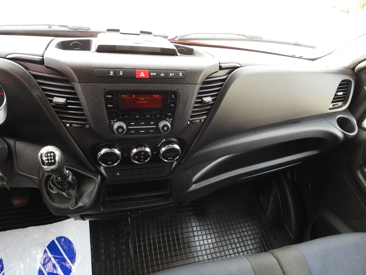 Schuifzeilen bestelwagen IVECO DAILY 35S18 TARPAULIN 10 PALLETS WEBASTO CRUISE CONTROL LED LIGHTS AIR CONDITIONING 180HP: afbeelding 36 Schuifzeilen bestelwagen IVECO DAILY 35S18 TARPAULIN 10 PALLETS WEBASTO CRUISE CONTROL LED LIGHTS AIR CONDITIONING 180HP: afbeelding 36