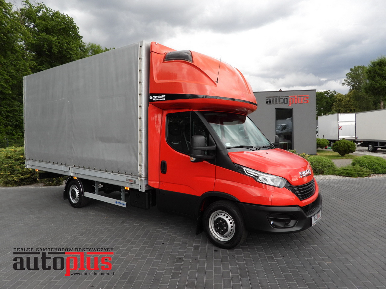 IVECO DAILY 35S18 TARPAULIN 10 PALLETS WEBASTO CRUISE CONTROL LED LIGHTS AIR CONDITIONING 180HP - Schuifzeilen bestelwagen: afbeelding 1 IVECO DAILY 35S18 TARPAULIN 10 PALLETS WEBASTO CRUISE CONTROL LED LIGHTS AIR CONDITIONING 180HP - Schuifzeilen bestelwagen: afbeelding 1