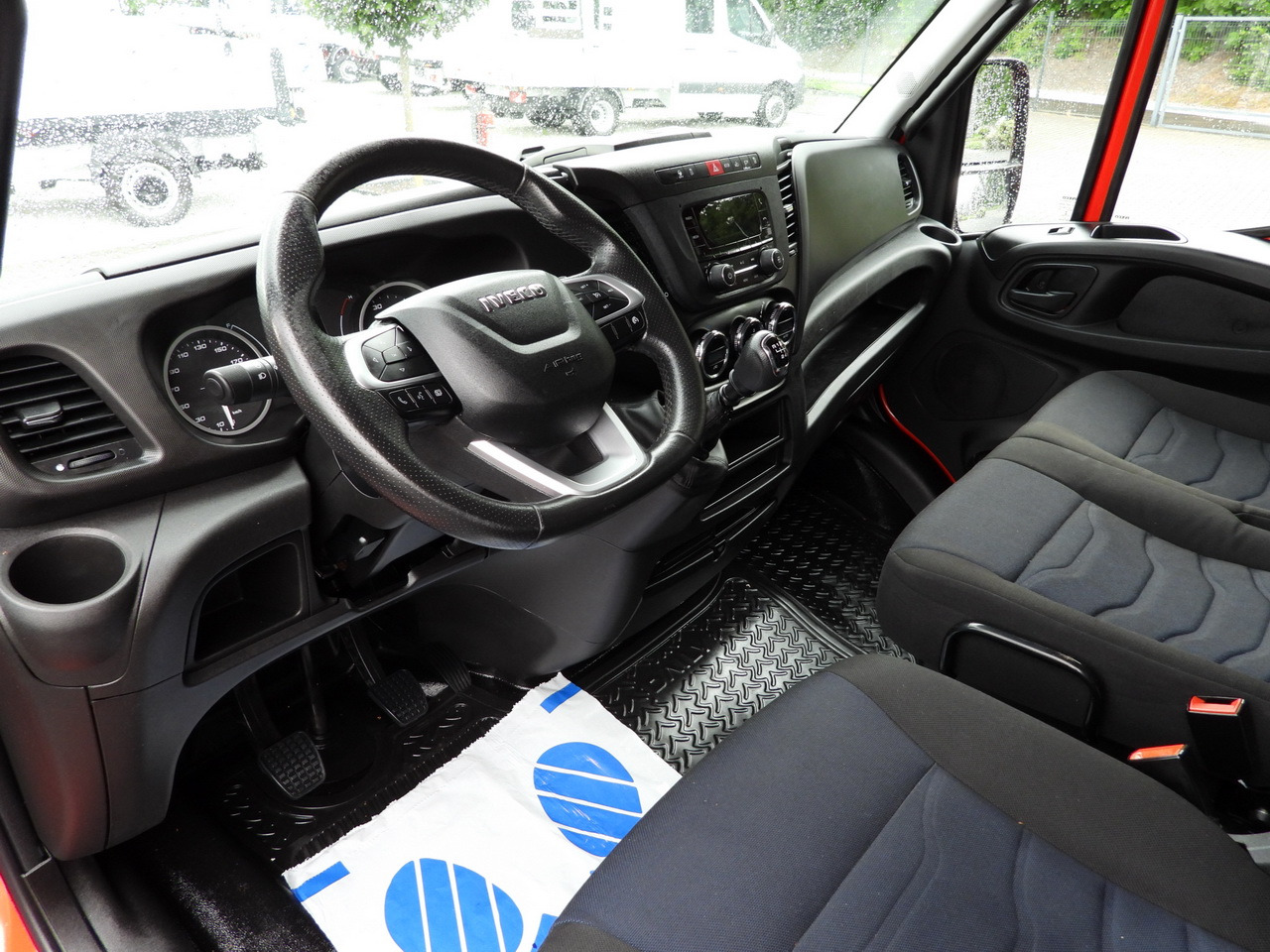 IVECO DAILY 35S18 TARPAULIN 10 PALLETS WEBASTO CRUISE CONTROL LED LIGHTS AIR CONDITIONING 180HP - Schuifzeilen bestelwagen: afbeelding 2 IVECO DAILY 35S18 TARPAULIN 10 PALLETS WEBASTO CRUISE CONTROL LED LIGHTS AIR CONDITIONING 180HP - Schuifzeilen bestelwagen: afbeelding 2