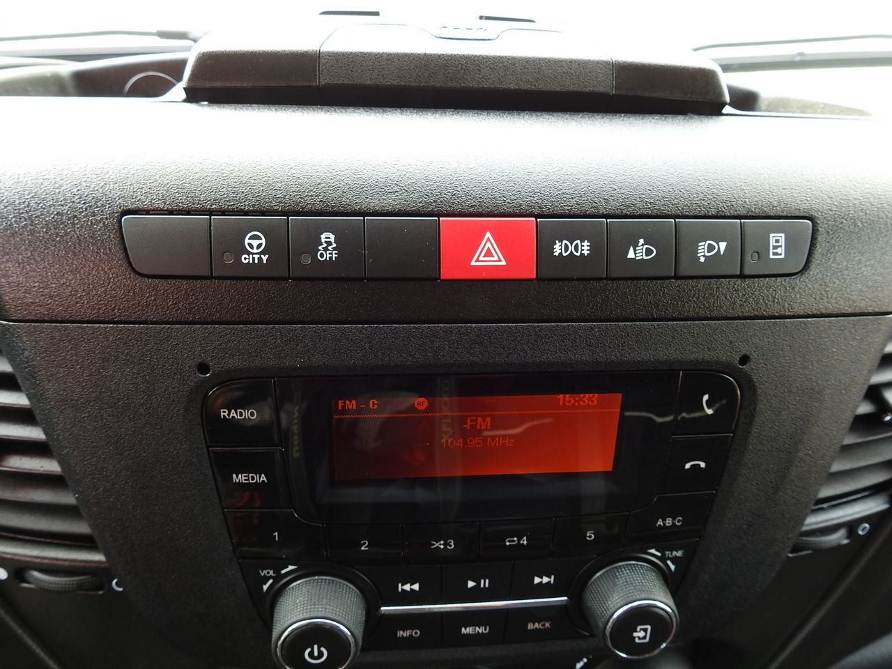 Schuifzeilen bestelwagen IVECO DAILY 35S18 TARPAULIN 10 PALLETS WEBASTO CRUISE CONTROL LED LIGHTS AIR CONDITIONING 180HP: afbeelding 38 Schuifzeilen bestelwagen IVECO DAILY 35S18 TARPAULIN 10 PALLETS WEBASTO CRUISE CONTROL LED LIGHTS AIR CONDITIONING 180HP: afbeelding 38