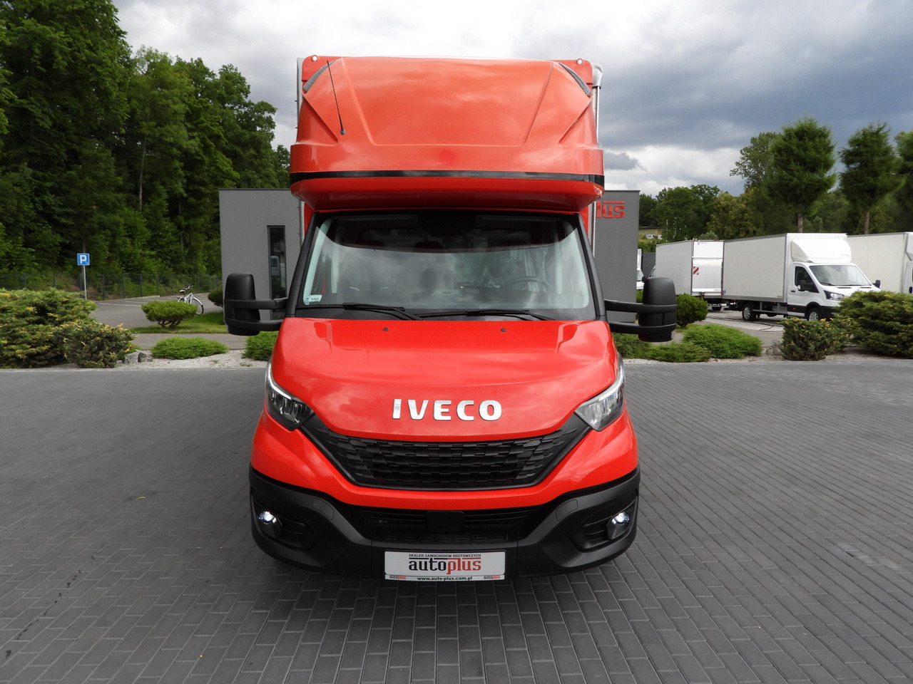 IVECO DAILY 35S18 TARPAULIN 10 PALLETS WEBASTO CRUISE CONTROL LED LIGHTS AIR CONDITIONING 180HP - Schuifzeilen bestelwagen: afbeelding 5 IVECO DAILY 35S18 TARPAULIN 10 PALLETS WEBASTO CRUISE CONTROL LED LIGHTS AIR CONDITIONING 180HP - Schuifzeilen bestelwagen: afbeelding 5