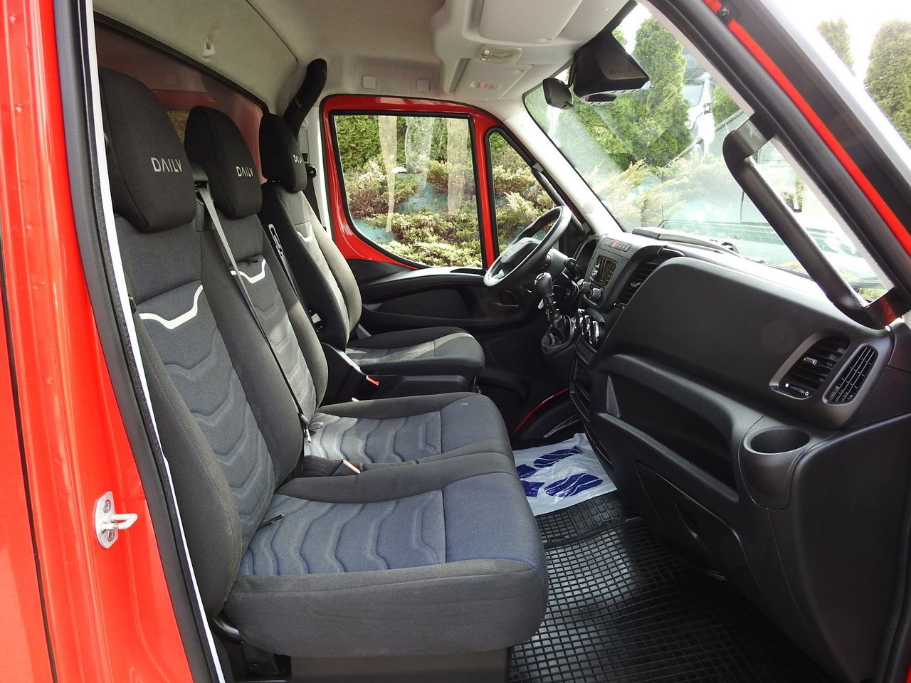 Schuifzeilen bestelwagen IVECO DAILY 35S18 TARPAULIN 10 PALLETS WEBASTO CRUISE CONTROL LED LIGHTS AIR CONDITIONING 180HP: afbeelding 41 Schuifzeilen bestelwagen IVECO DAILY 35S18 TARPAULIN 10 PALLETS WEBASTO CRUISE CONTROL LED LIGHTS AIR CONDITIONING 180HP: afbeelding 41