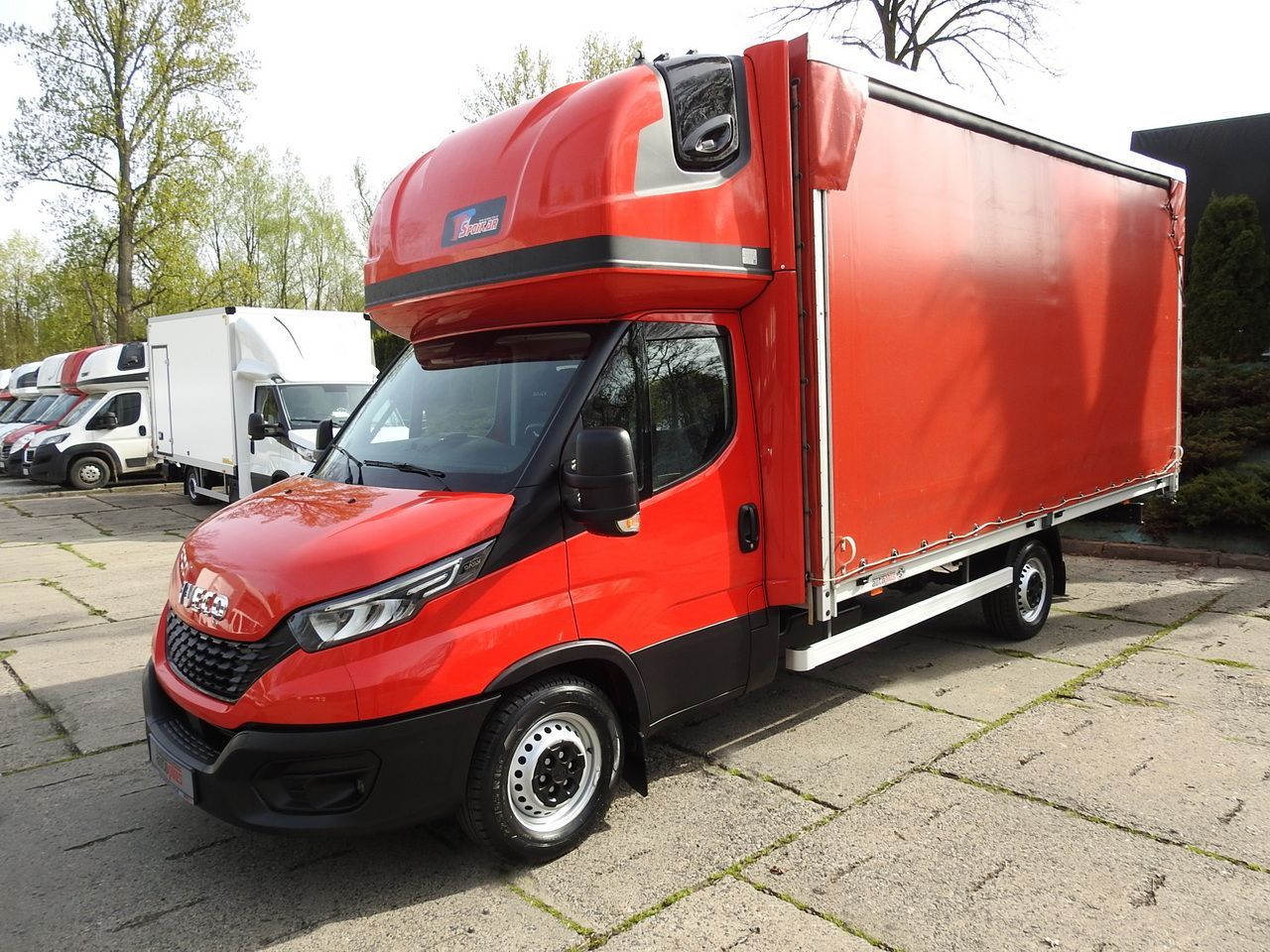 Schuifzeilen bestelwagen IVECO DAILY 35S18 TARPAULIN 10 PALLETS WEBASTO CRUISE CONTROL LED LIGHTS AIR CONDITIONING 180HP: afbeelding 6 Schuifzeilen bestelwagen IVECO DAILY 35S18 TARPAULIN 10 PALLETS WEBASTO CRUISE CONTROL LED LIGHTS AIR CONDITIONING 180HP: afbeelding 6