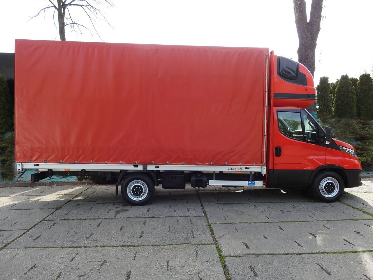 Schuifzeilen bestelwagen IVECO DAILY 35S18 TARPAULIN 10 PALLETS WEBASTO CRUISE CONTROL LED LIGHTS AIR CONDITIONING 180HP: afbeelding 7 Schuifzeilen bestelwagen IVECO DAILY 35S18 TARPAULIN 10 PALLETS WEBASTO CRUISE CONTROL LED LIGHTS AIR CONDITIONING 180HP: afbeelding 7