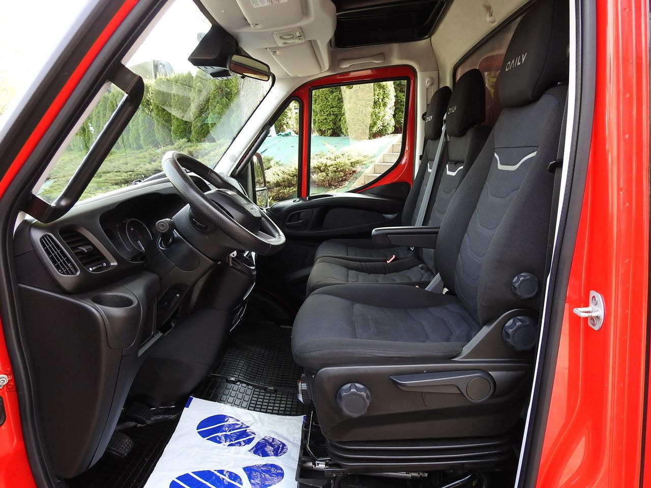 Schuifzeilen bestelwagen IVECO DAILY 35S18 TARPAULIN 10 PALLETS WEBASTO CRUISE CONTROL LED LIGHTS AIR CONDITIONING 180HP: afbeelding 29 Schuifzeilen bestelwagen IVECO DAILY 35S18 TARPAULIN 10 PALLETS WEBASTO CRUISE CONTROL LED LIGHTS AIR CONDITIONING 180HP: afbeelding 29