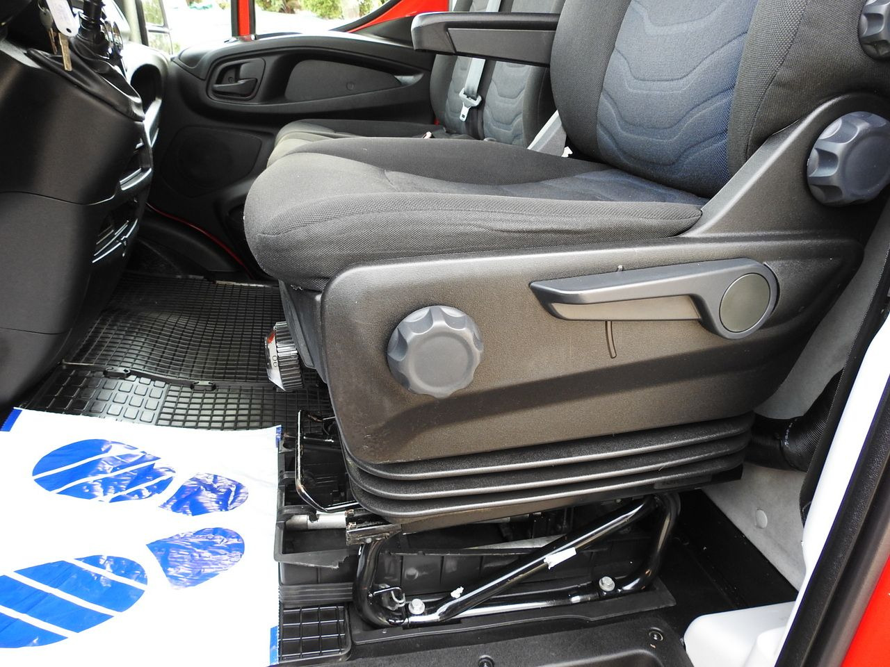 Schuifzeilen bestelwagen IVECO DAILY 35S18 TARPAULIN 10 PALLETS WEBASTO CRUISE CONTROL LED LIGHTS AIR CONDITIONING 180HP: afbeelding 30 Schuifzeilen bestelwagen IVECO DAILY 35S18 TARPAULIN 10 PALLETS WEBASTO CRUISE CONTROL LED LIGHTS AIR CONDITIONING 180HP: afbeelding 30