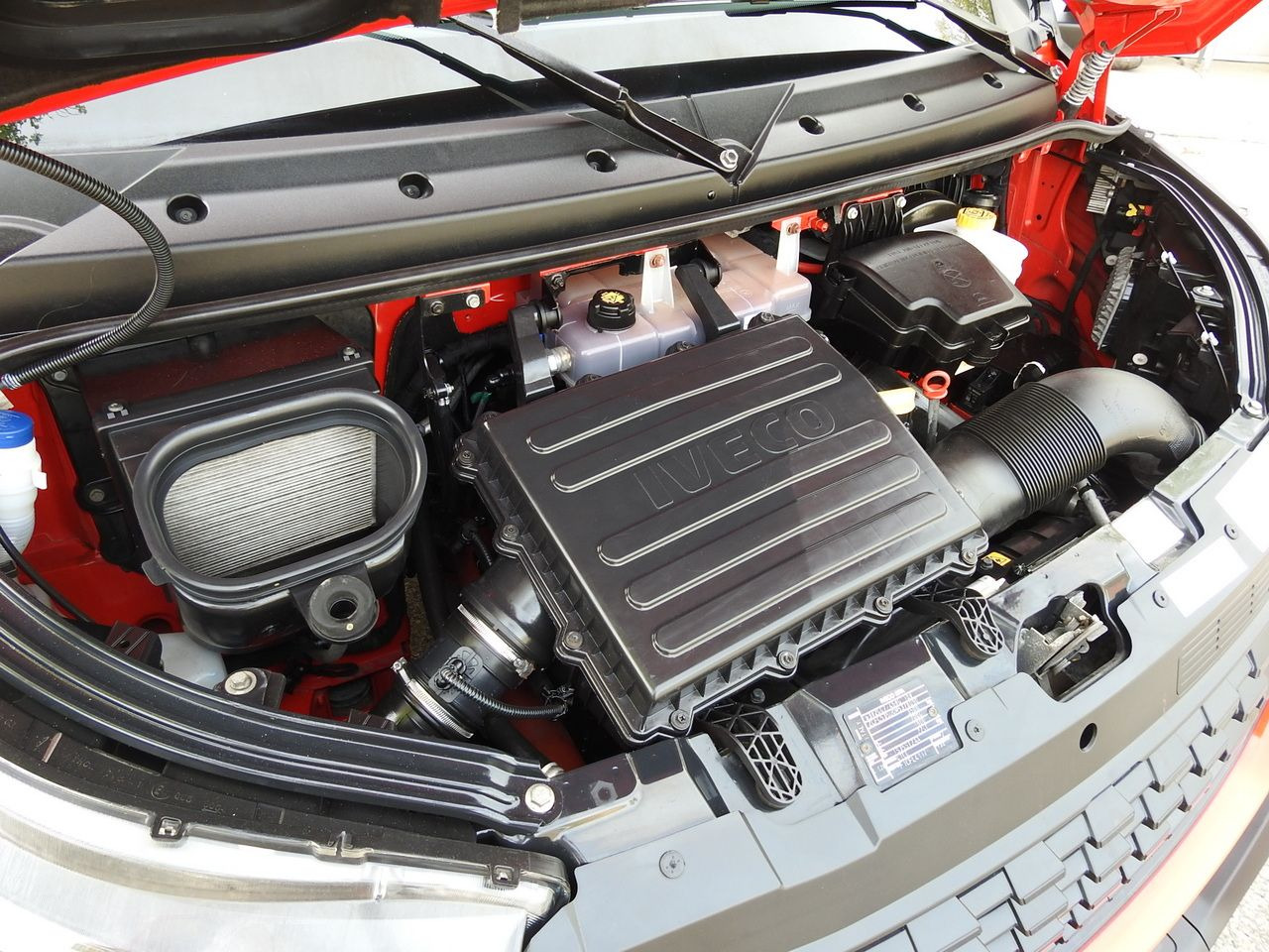 Schuifzeilen bestelwagen IVECO DAILY 35S18 TARPAULIN 10 PALLETS WEBASTO CRUISE CONTROL LED LIGHTS AIR CONDITIONING 180HP: afbeelding 28 Schuifzeilen bestelwagen IVECO DAILY 35S18 TARPAULIN 10 PALLETS WEBASTO CRUISE CONTROL LED LIGHTS AIR CONDITIONING 180HP: afbeelding 28