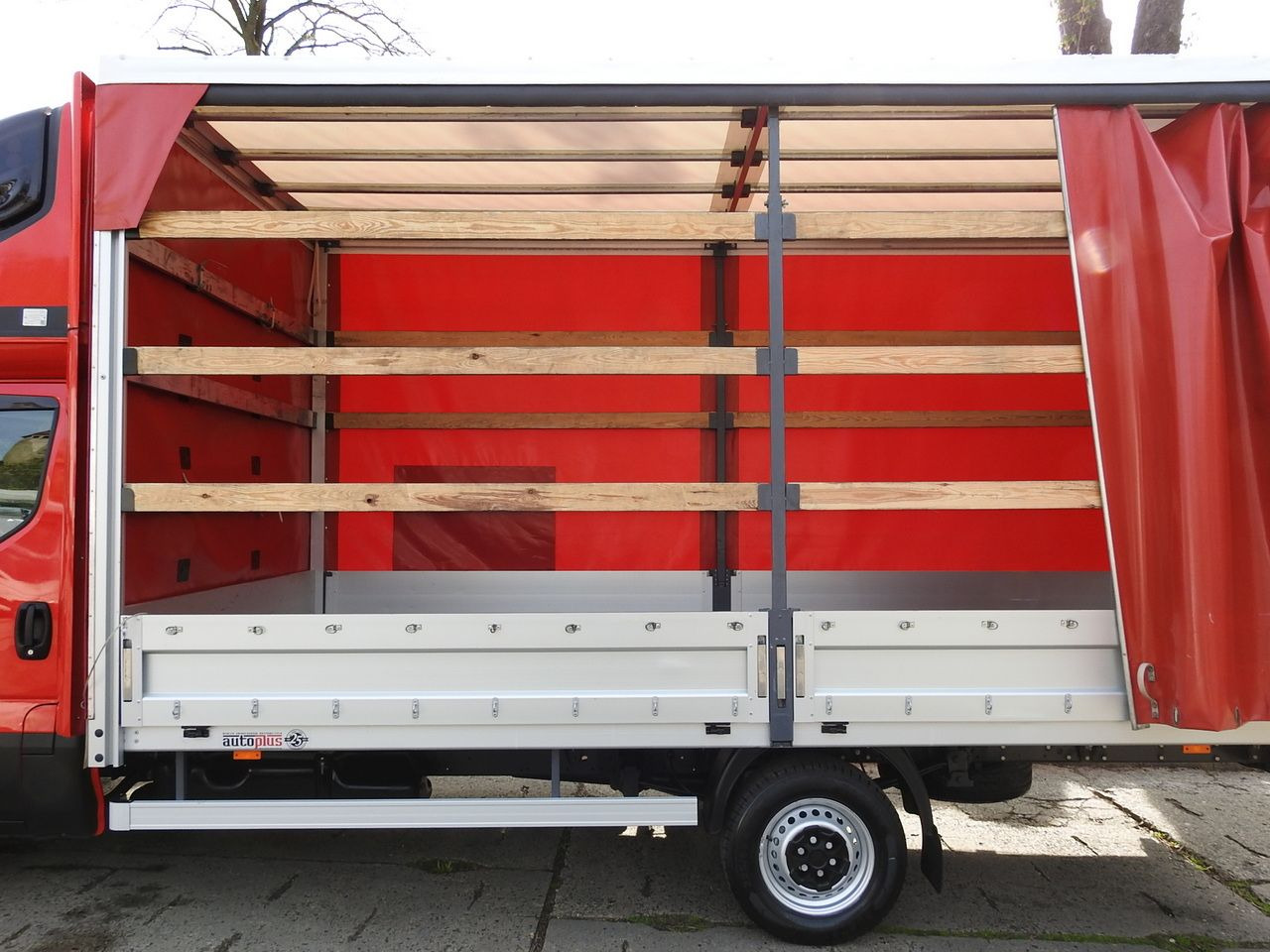Schuifzeilen bestelwagen IVECO DAILY 35S18 TARPAULIN 10 PALLETS WEBASTO CRUISE CONTROL LED LIGHTS AIR CONDITIONING 180HP: afbeelding 26 Schuifzeilen bestelwagen IVECO DAILY 35S18 TARPAULIN 10 PALLETS WEBASTO CRUISE CONTROL LED LIGHTS AIR CONDITIONING 180HP: afbeelding 26