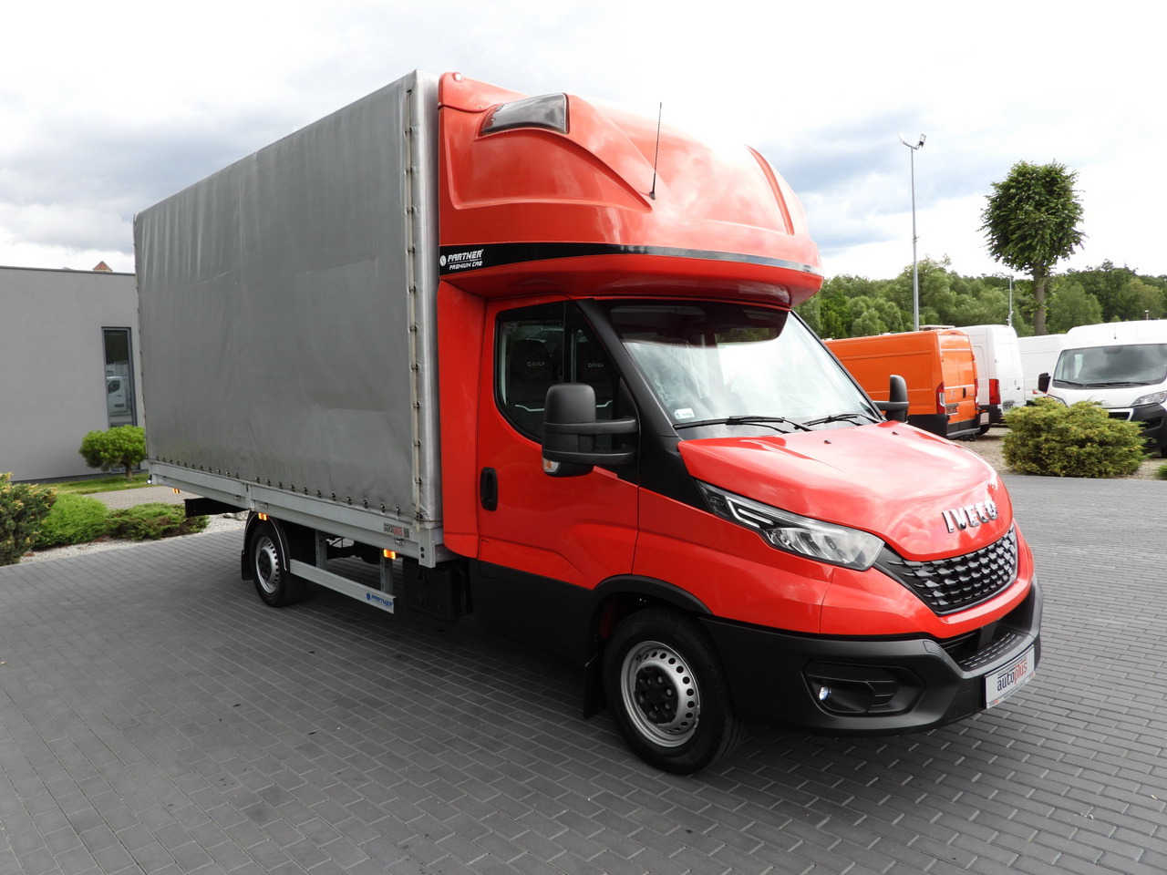IVECO DAILY 35S18 TARPAULIN 10 PALLETS WEBASTO CRUISE CONTROL LED LIGHTS AIR CONDITIONING 180HP - Schuifzeilen bestelwagen: afbeelding 4 IVECO DAILY 35S18 TARPAULIN 10 PALLETS WEBASTO CRUISE CONTROL LED LIGHTS AIR CONDITIONING 180HP - Schuifzeilen bestelwagen: afbeelding 4