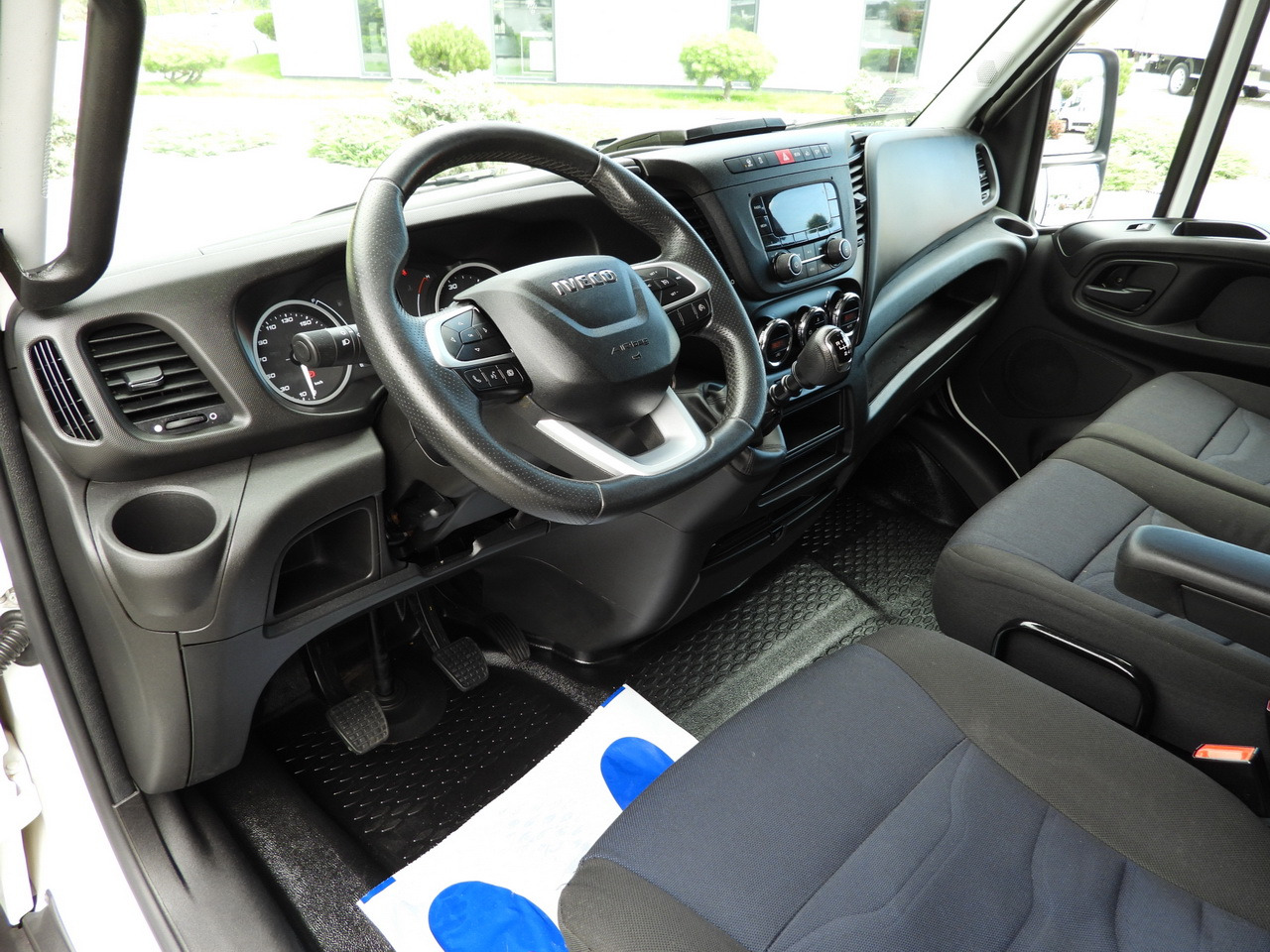 IVECO DAILY 35S18 TARPAULIN 10 PALLETS WEBASTO CRUISE CONTROL LED LIGHTS PNEUMATICS AIR CONDITIONING 180HP - Schuifzeilen bestelwagen: afbeelding 2 IVECO DAILY 35S18 TARPAULIN 10 PALLETS WEBASTO CRUISE CONTROL LED LIGHTS PNEUMATICS AIR CONDITIONING 180HP - Schuifzeilen bestelwagen: afbeelding 2