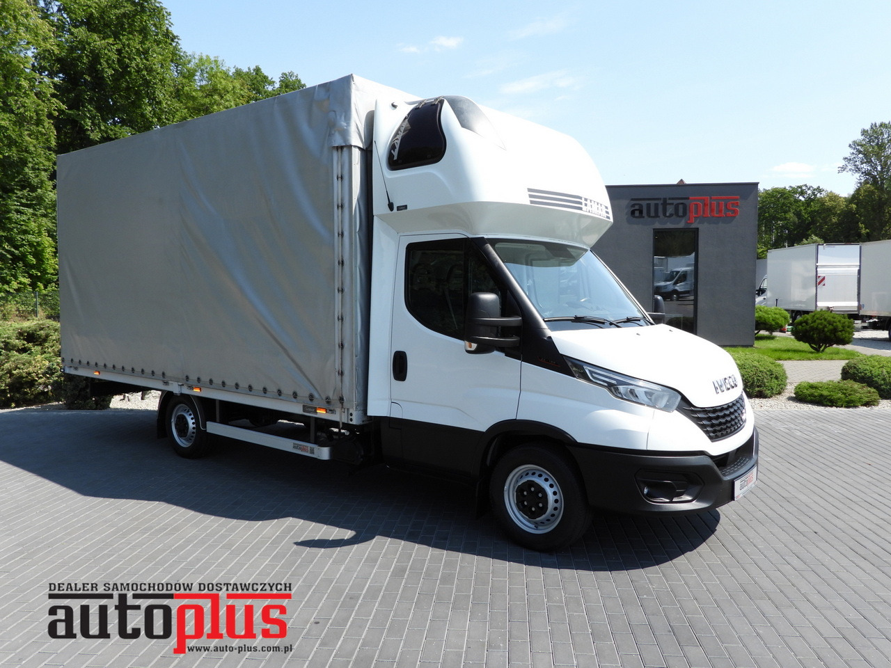 IVECO DAILY 35S18 TARPAULIN 10 PALLETS WEBASTO CRUISE CONTROL LED LIGHTS PNEUMATICS AIR CONDITIONING 180HP - Schuifzeilen bestelwagen: afbeelding 1 IVECO DAILY 35S18 TARPAULIN 10 PALLETS WEBASTO CRUISE CONTROL LED LIGHTS PNEUMATICS AIR CONDITIONING 180HP - Schuifzeilen bestelwagen: afbeelding 1