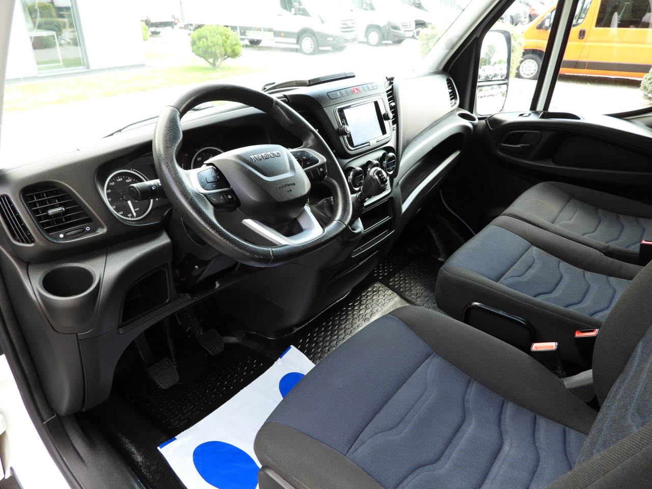 IVECO DAILY 35S18 TARPAULIN 10 PALLETS WEBASTO CRUISE CONTROL NAVIGATION LED LIGHTS AIR CONDITIONING 180HP - Schuifzeilen bestelwagen: afbeelding 2 IVECO DAILY 35S18 TARPAULIN 10 PALLETS WEBASTO CRUISE CONTROL NAVIGATION LED LIGHTS AIR CONDITIONING 180HP - Schuifzeilen bestelwagen: afbeelding 2