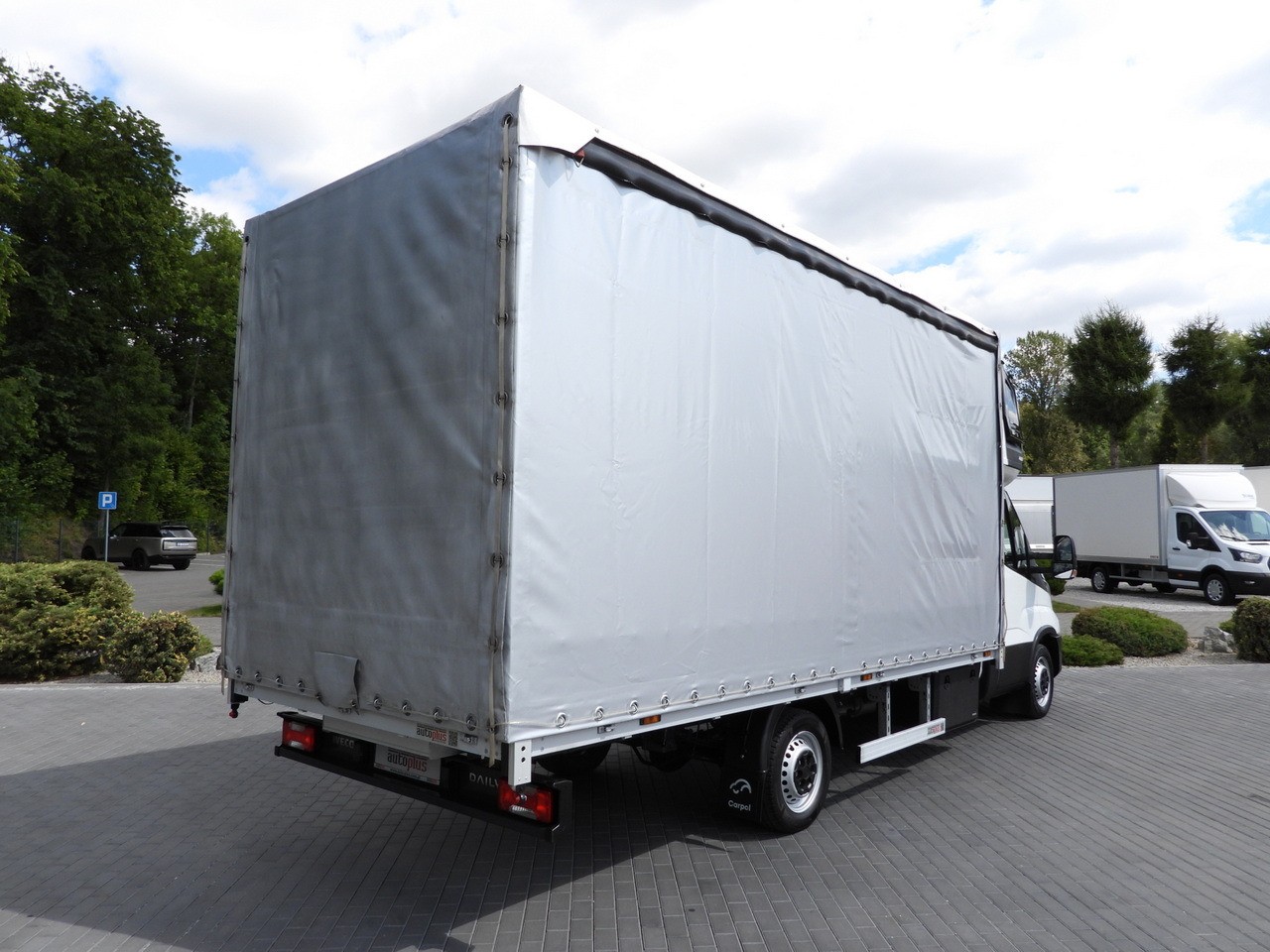 IVECO DAILY 35S18 TARPAULIN 10 PALLETS WEBASTO CRUISE CONTROL NAVIGATION LED LIGHTS AIR CONDITIONING 180HP - Schuifzeilen bestelwagen: afbeelding 3 IVECO DAILY 35S18 TARPAULIN 10 PALLETS WEBASTO CRUISE CONTROL NAVIGATION LED LIGHTS AIR CONDITIONING 180HP - Schuifzeilen bestelwagen: afbeelding 3